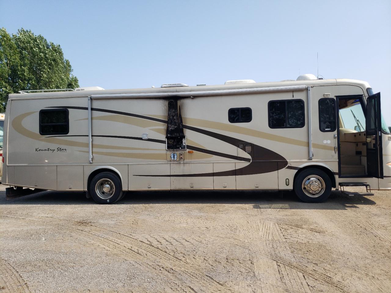 2003 Freightliner Chassis X Line Motor Home VIN: 4UZAAHAK43CK40022 Lot: 64949864