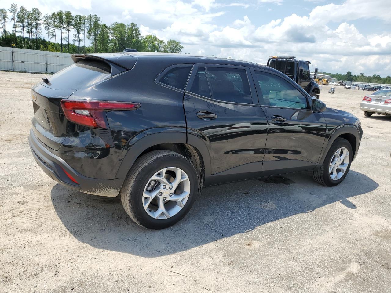 KL77LFE27RC177088 Chevrolet Trax LS 3