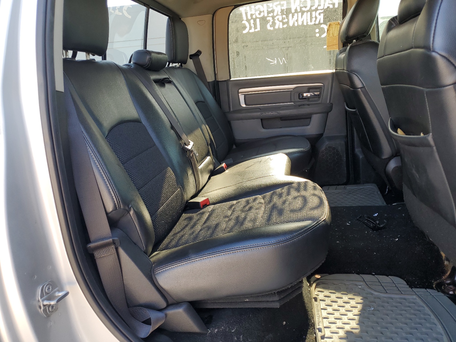 3C63RRHL6JG383985 2018 Ram 3500 Slt