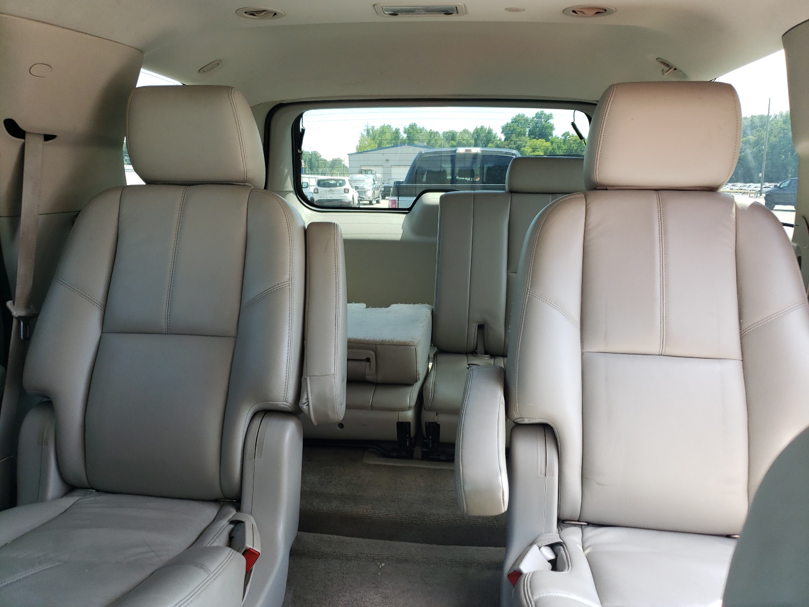 1GNSCBE00BR158185 2011 Chevrolet Tahoe C1500 Lt