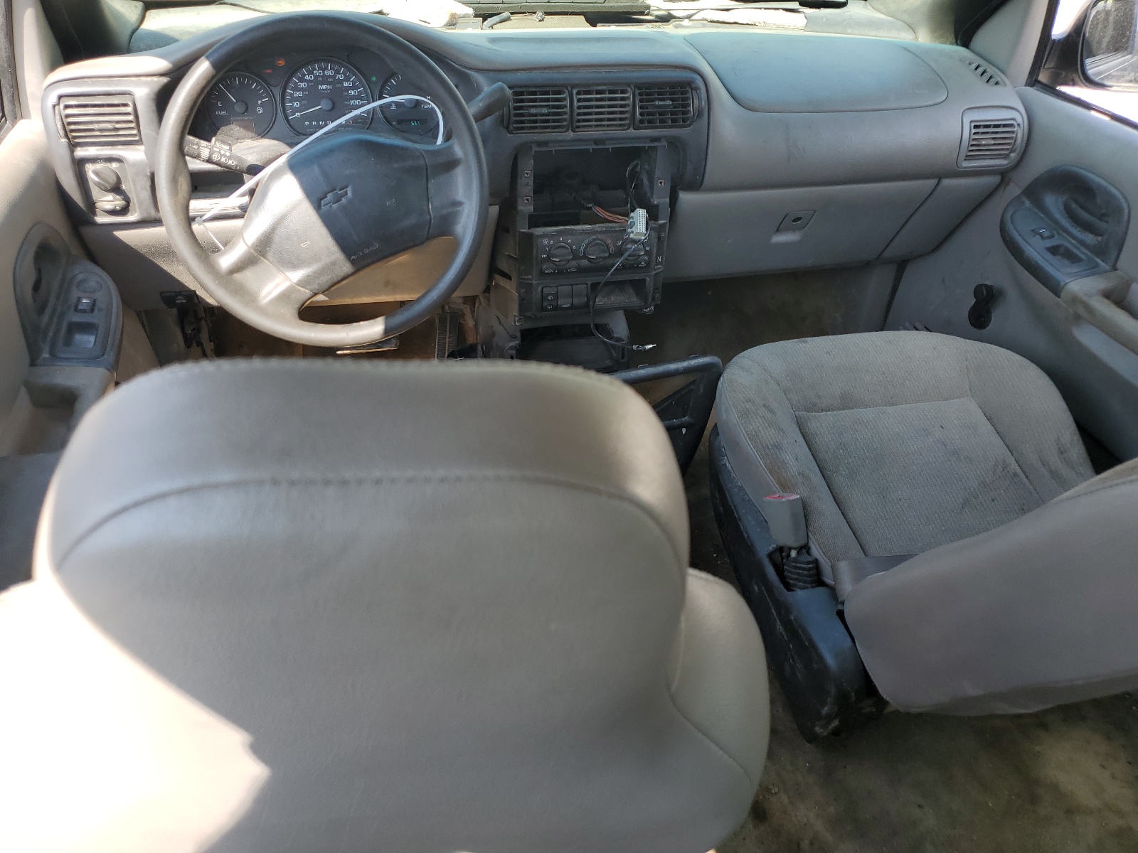 1GNDU23EX2D158549 2002 Chevrolet Venture Economy