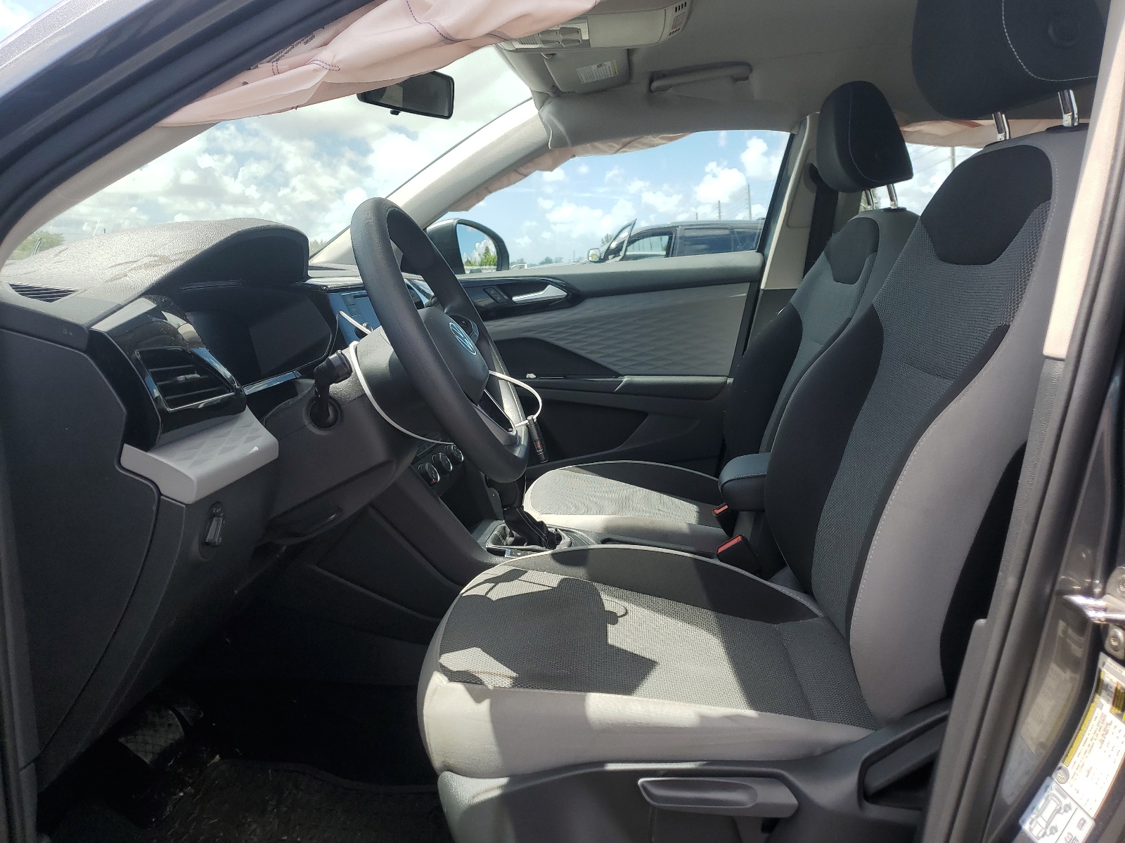 3VVCX7B22NM023477 2022 Volkswagen Taos S