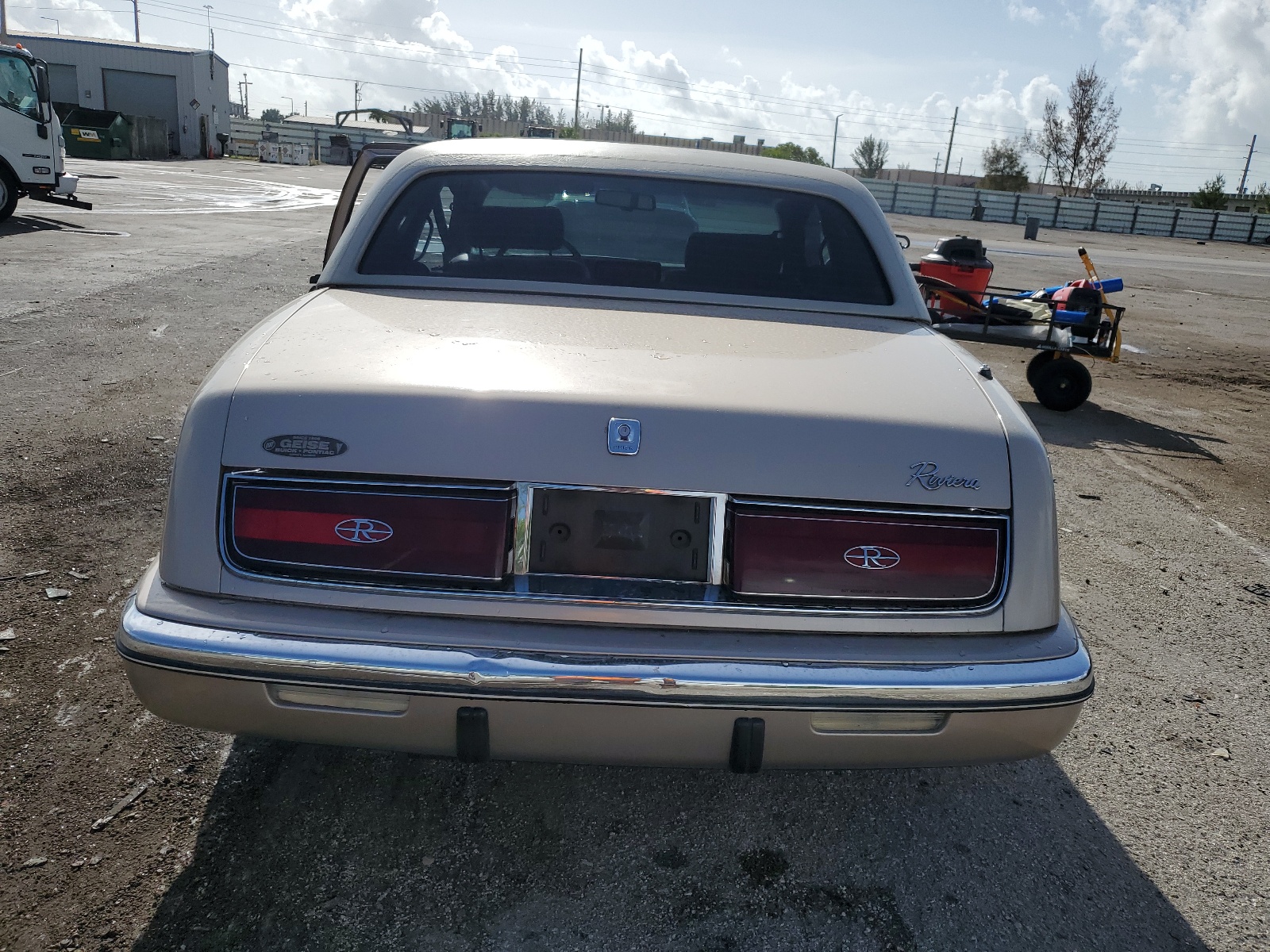 1G4EZ13C1LU416333 1990 Buick Riviera