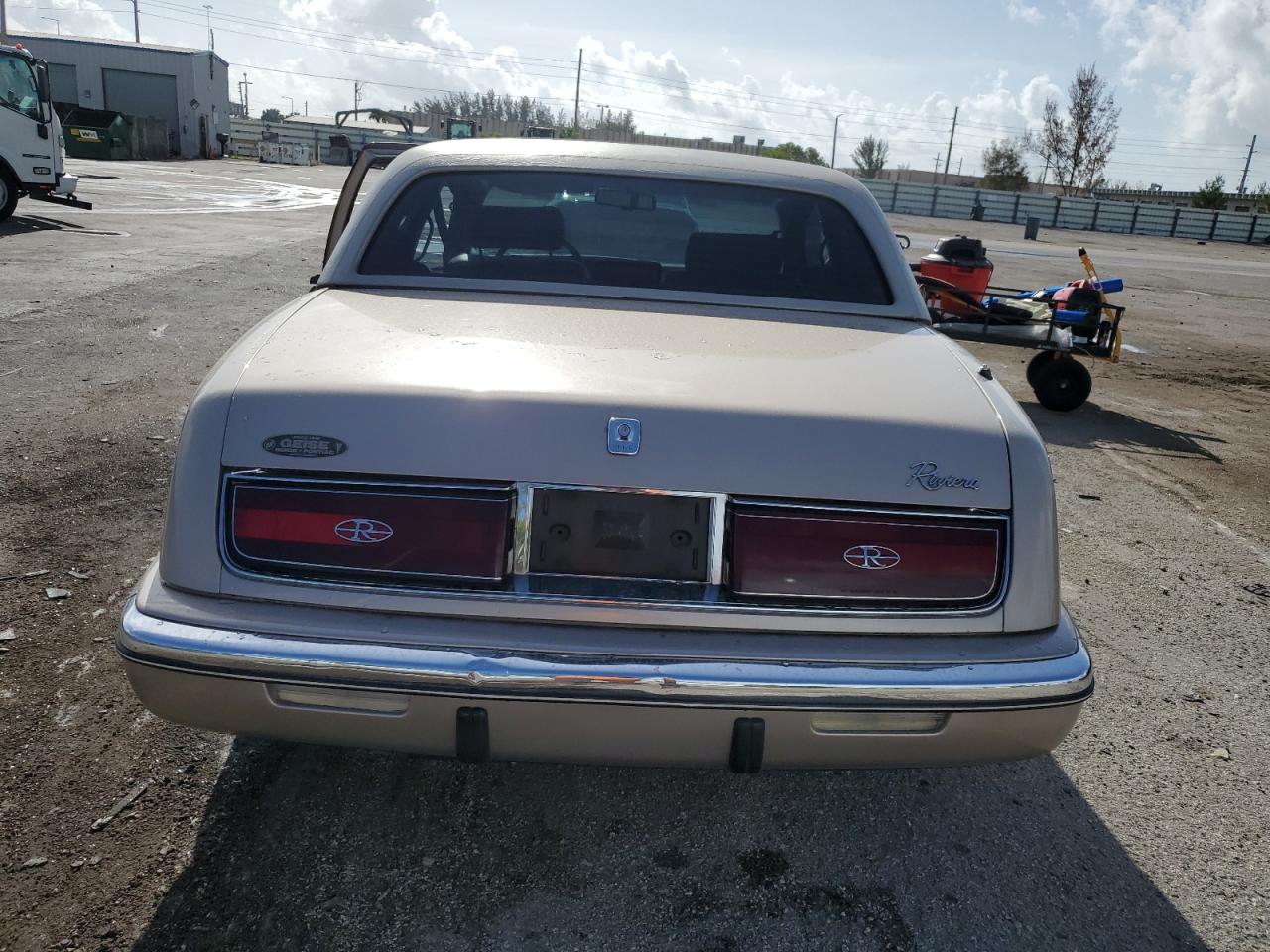 1990 Buick Riviera VIN: 1G4EZ13C1LU416333 Lot: 64188864