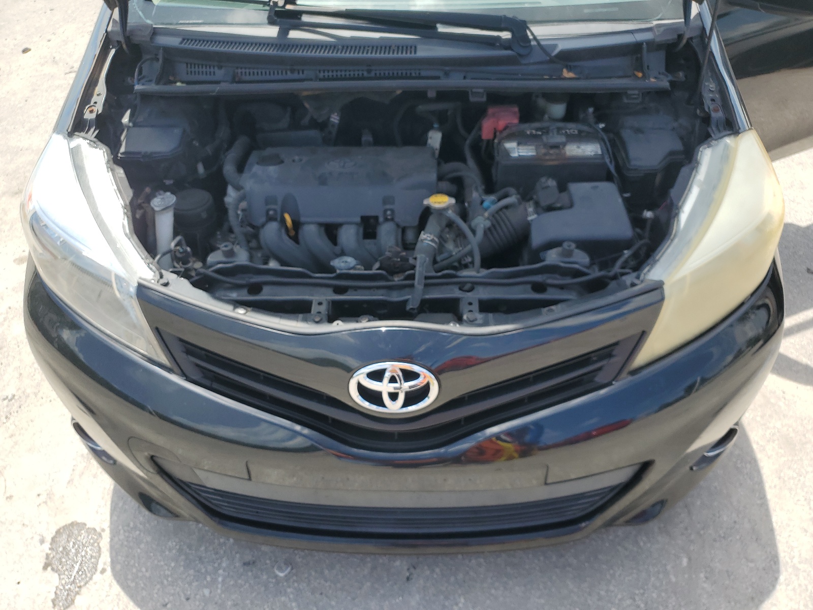JTDKTUD39CD504507 2012 Toyota Yaris