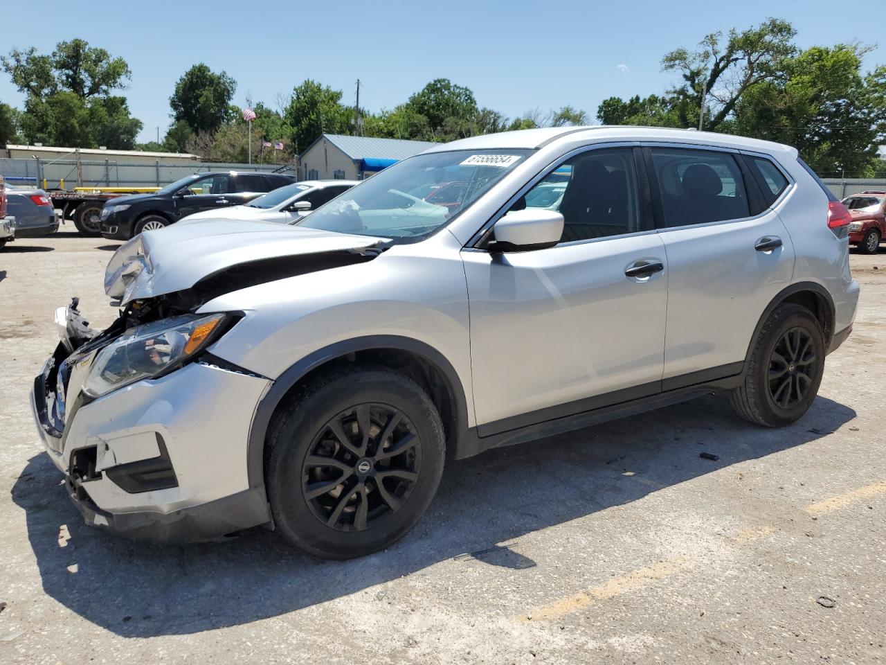 KNMAT2MT8HP564946 2017 NISSAN ROGUE - Image 1