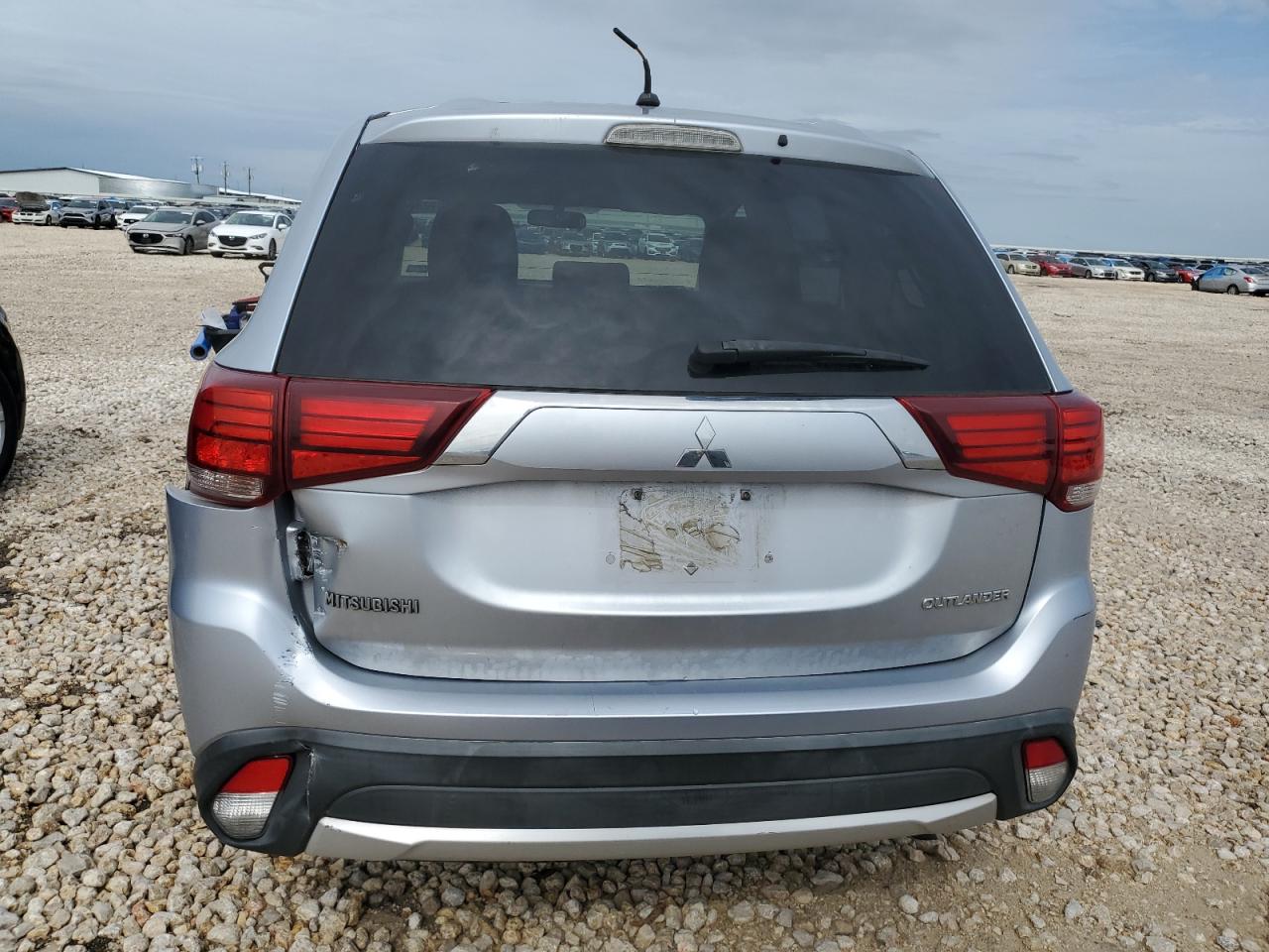 JA4AD2A34GZ050431 2016 Mitsubishi Outlander Es