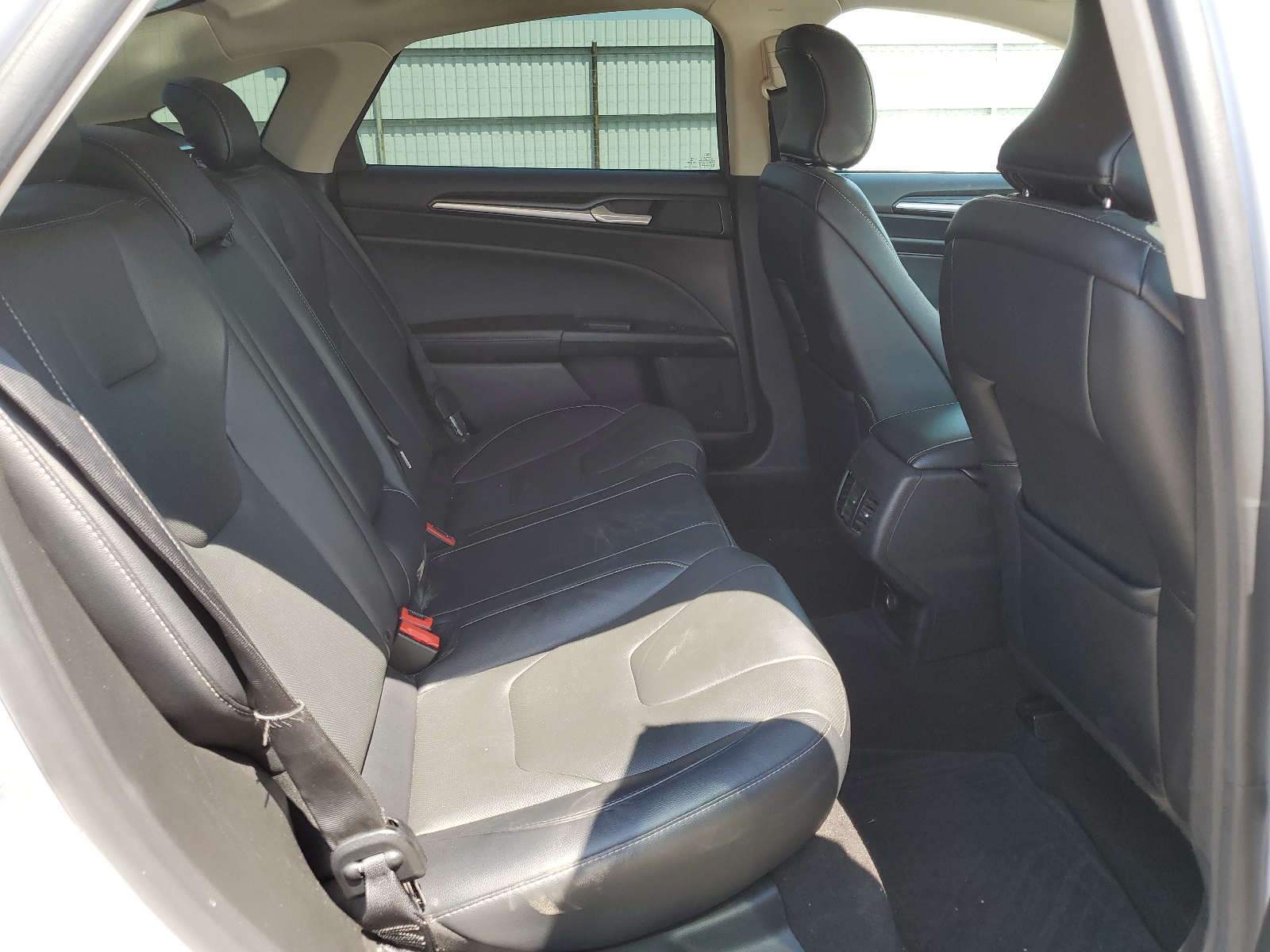 3FA6P0SU0KR233049 2019 Ford Fusion Titanium