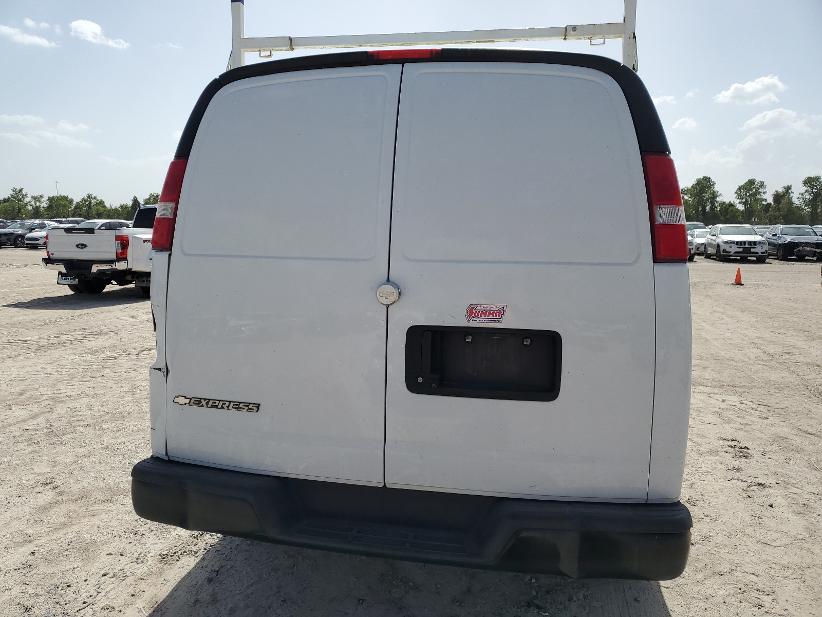 1GCWGAFP3J1302460 2018 Chevrolet Express G2500