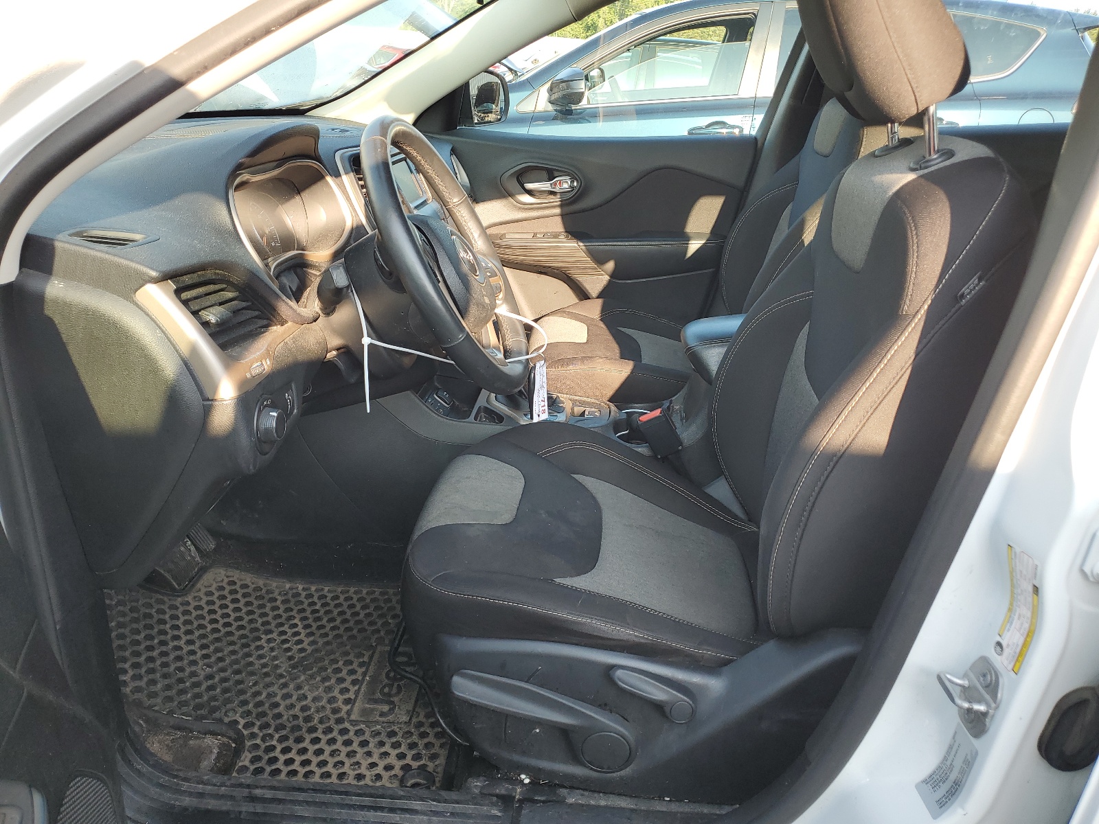 1C4PJLAB5FW507849 2015 Jeep Cherokee Sport