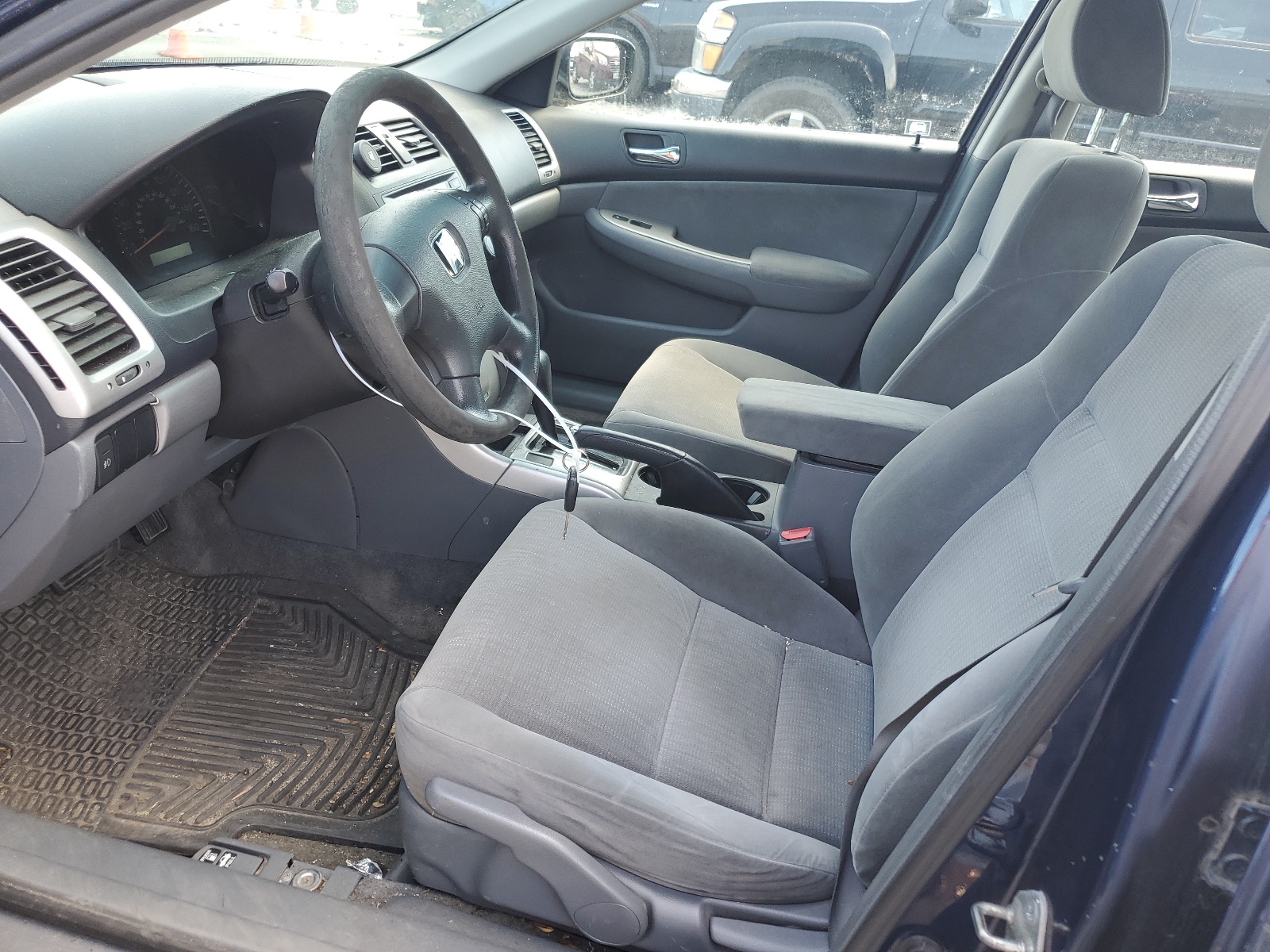 1HGCM56405A020633 2005 Honda Accord Lx