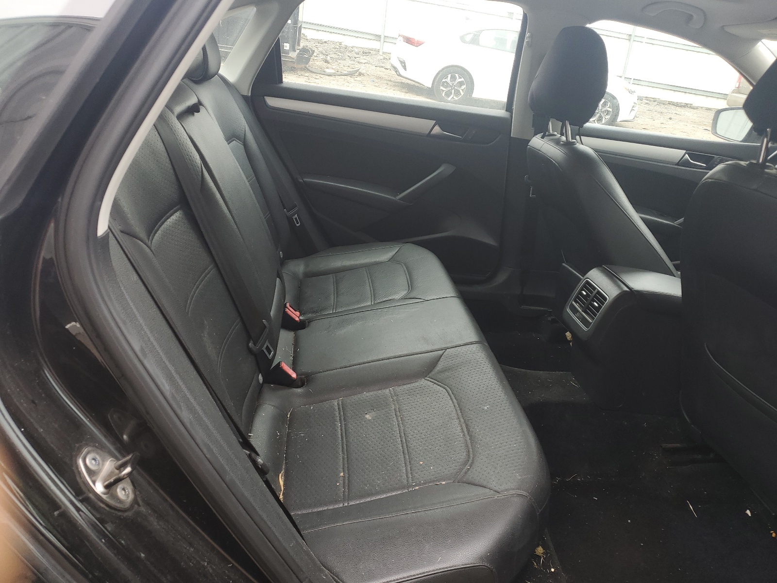 1VWBP7A32DC072700 2013 Volkswagen Passat Se