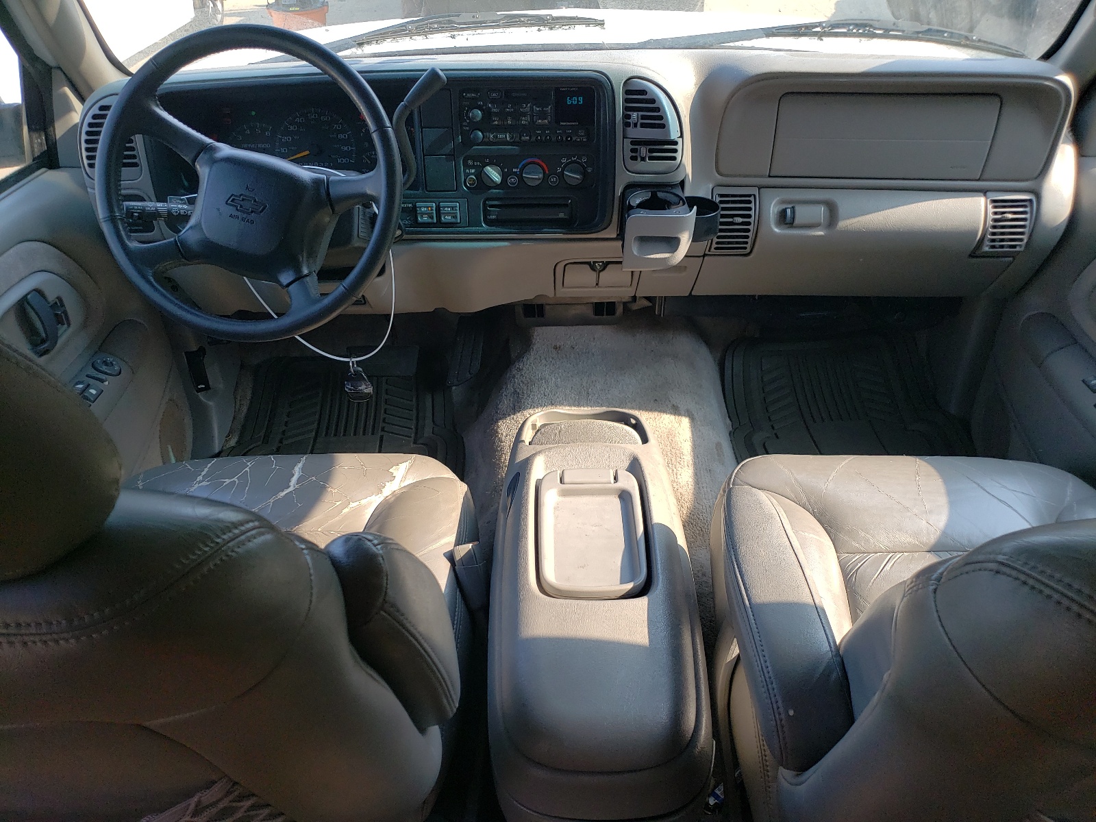 3GNFK16RXXG250116 1999 Chevrolet Suburban K1500