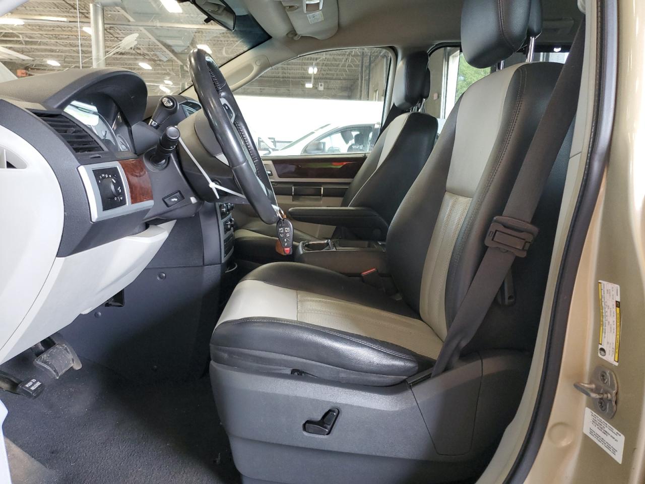 2010 Chrysler Town & Country Touring Plus VIN: 2A4RR8D19AR380911 Lot: 64222904