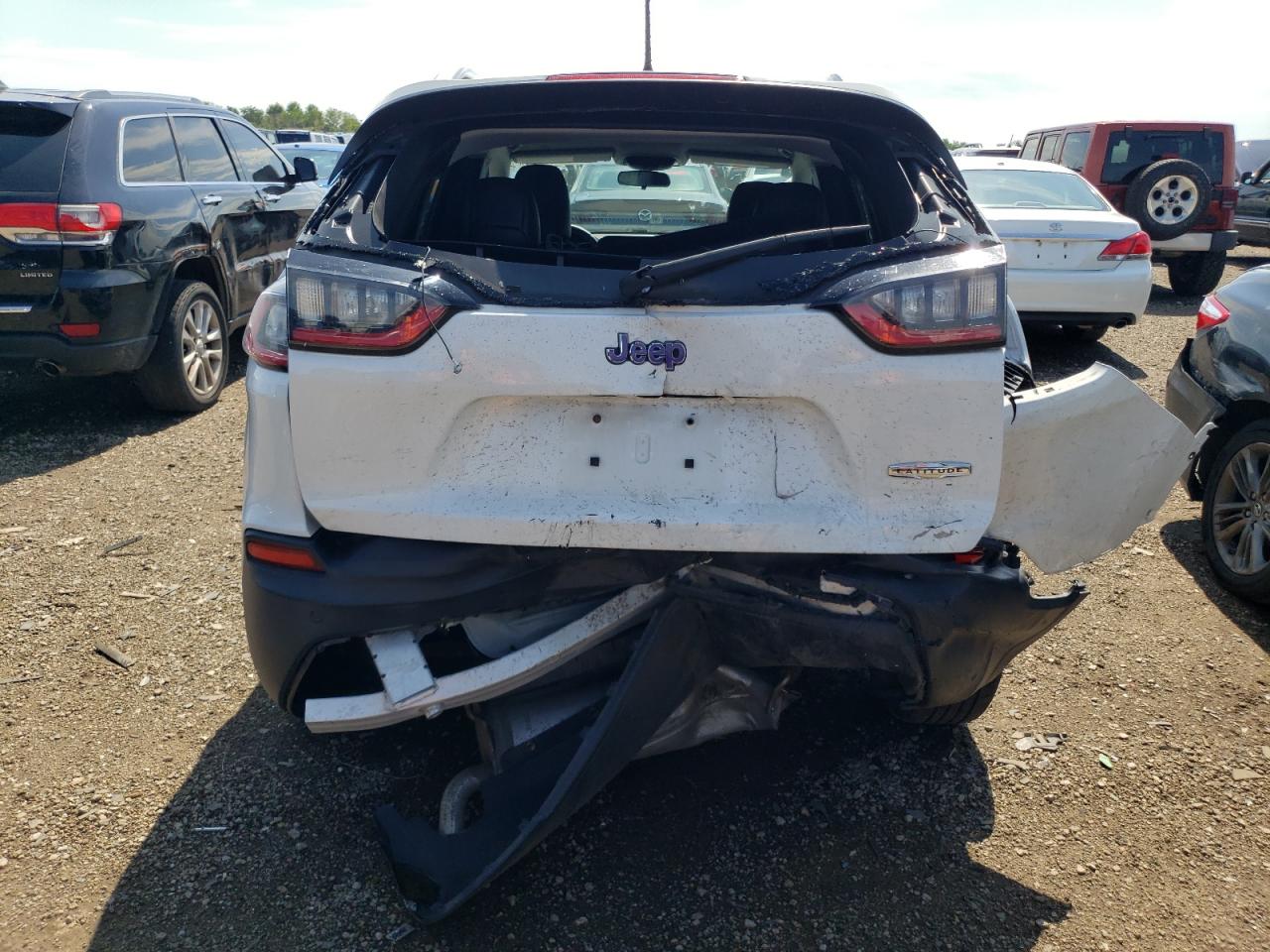 2019 Jeep Cherokee Latitude Plus VIN: 1C4PJLLB6KD111447 Lot: 62079354