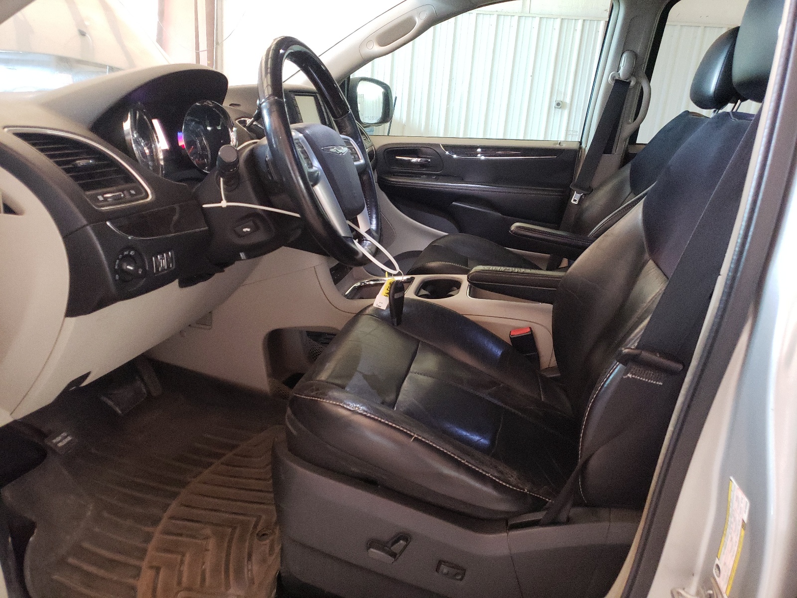 2C4RC1GGXCR105856 2012 Chrysler Town & Country Limited