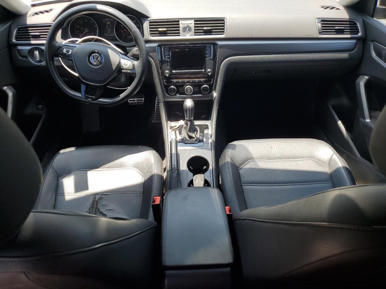 2017 Volkswagen Passat - Image 8