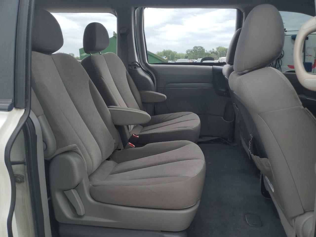 2012 Kia Sedona - Image 11