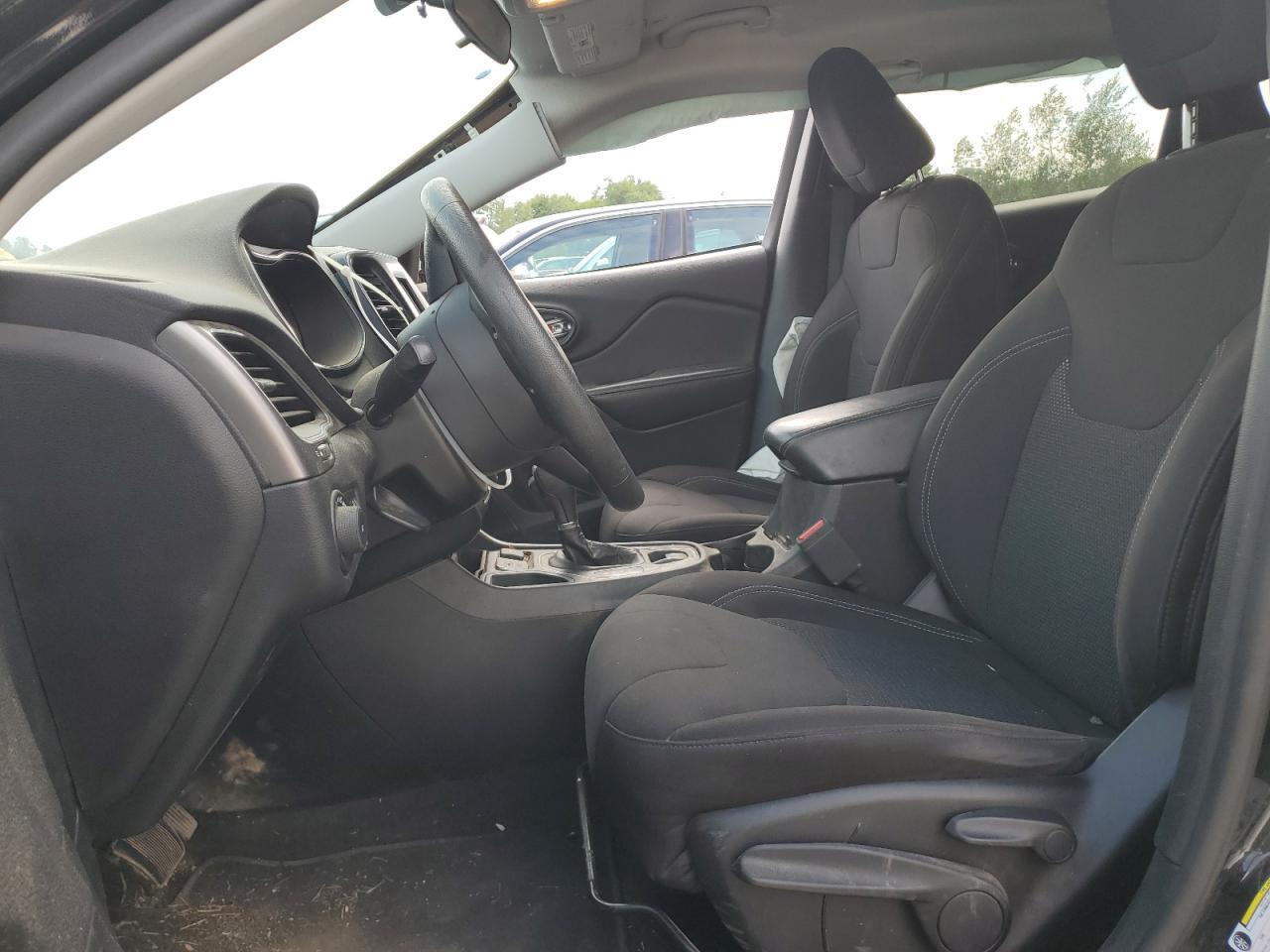 2019 Jeep Cherokee Latitude VIN: 1C4PJLCB5KD466495 Lot: 63070074