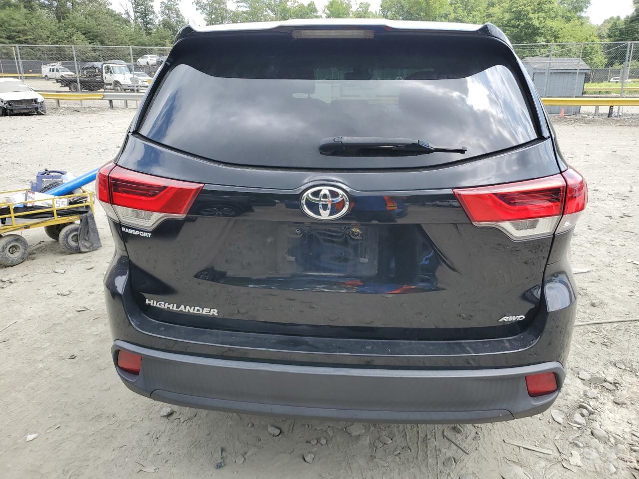 2019 Toyota Highlander Le VIN: 5TDBZRFH3KS962745 Lot: 64955684