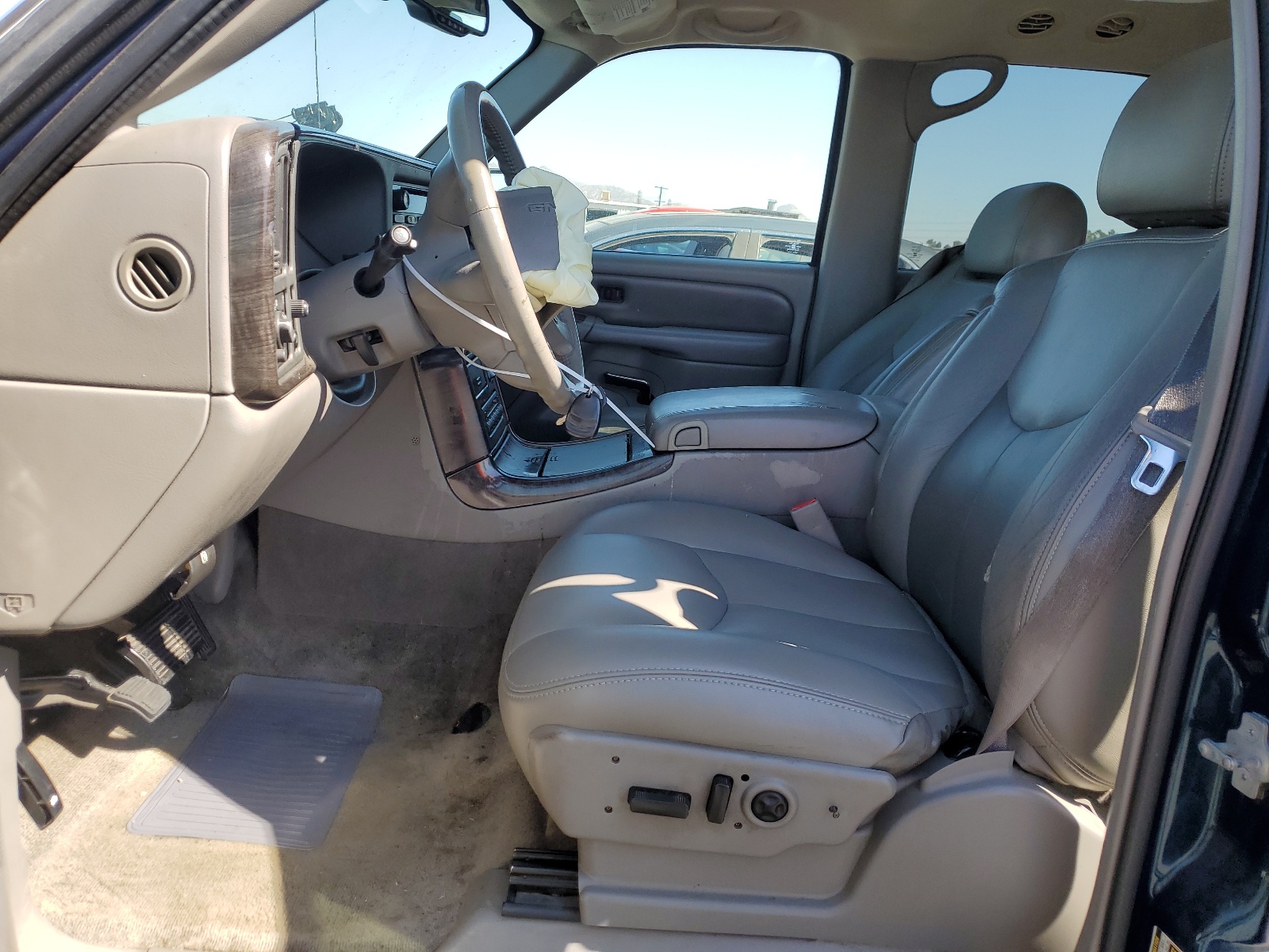 1GKEK63U05J256646 2005 GMC Yukon Denali