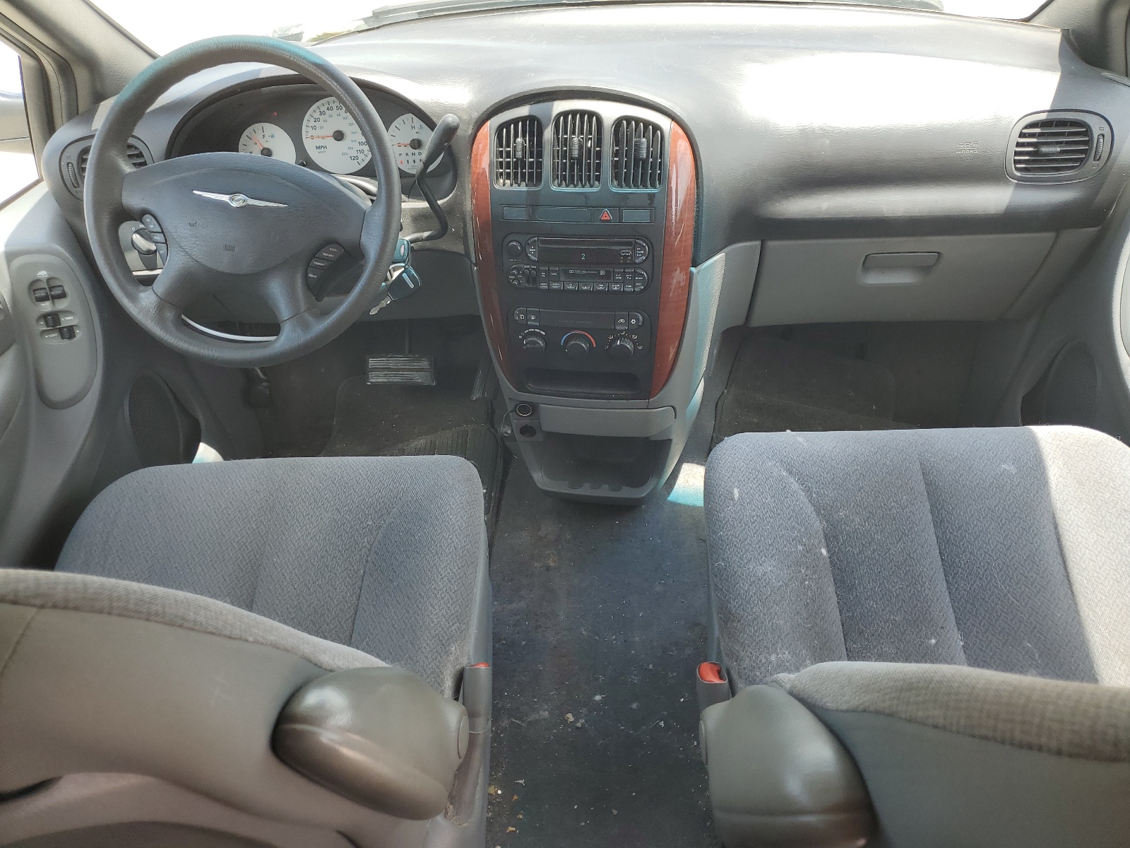 1C4GP45R95B112834 2005 Chrysler Town & Country