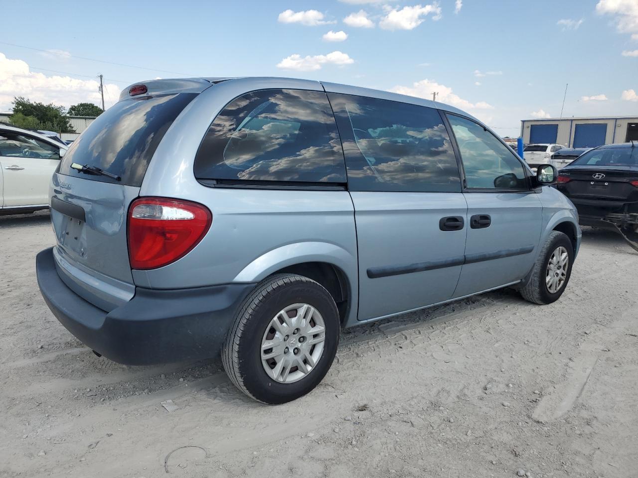 2005 Dodge Caravan - Image 3