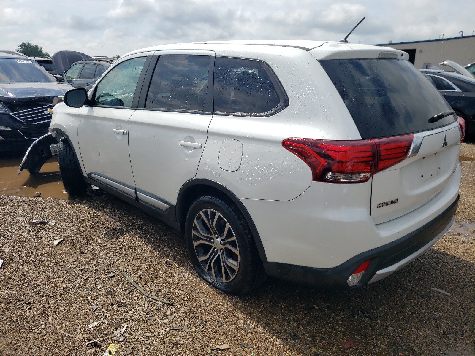 JA4AD3A39GZ020427 2016 Mitsubishi Outlander Se