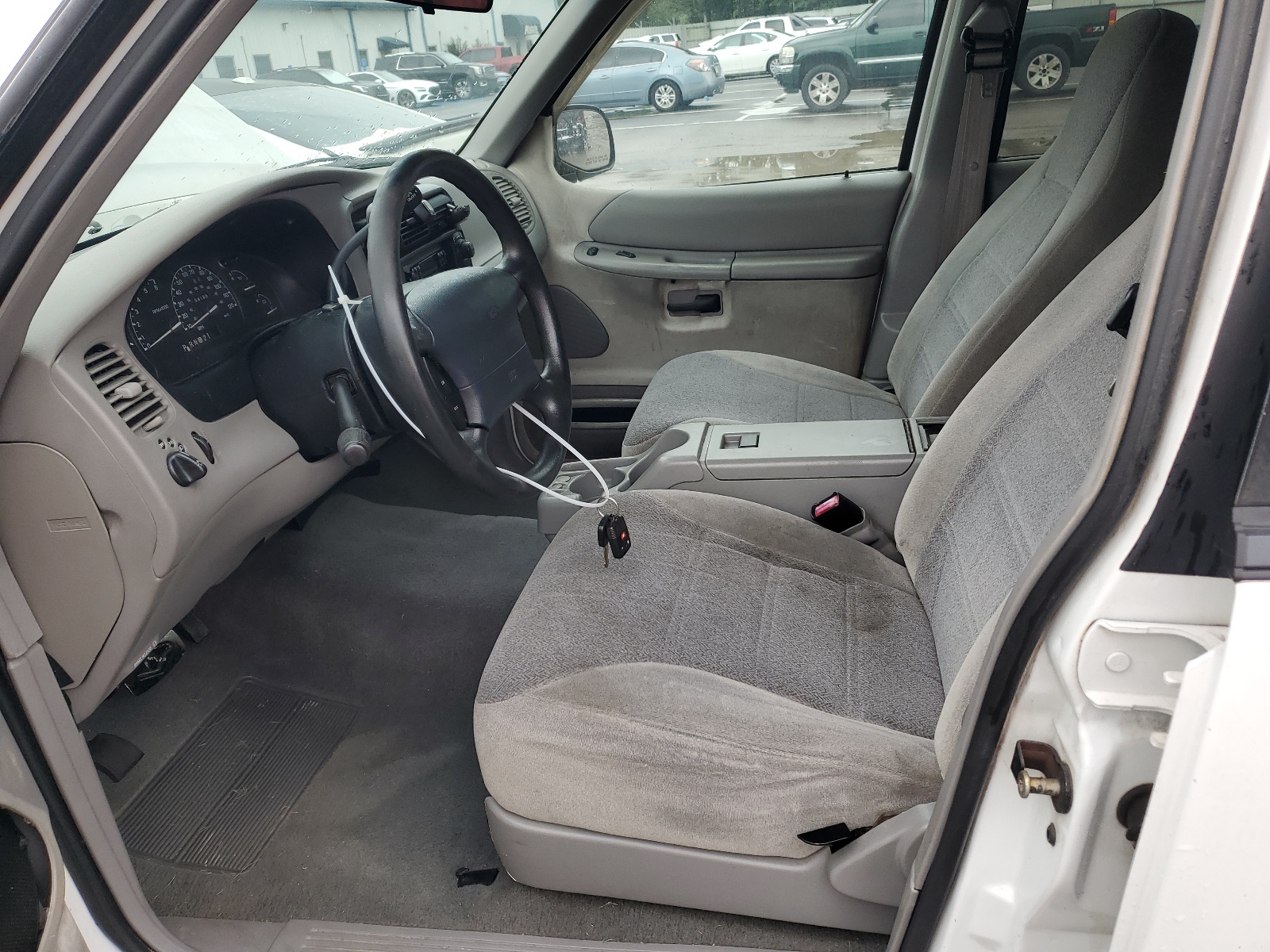 1FMZU62X2YZB47948 2000 Ford Explorer Xls