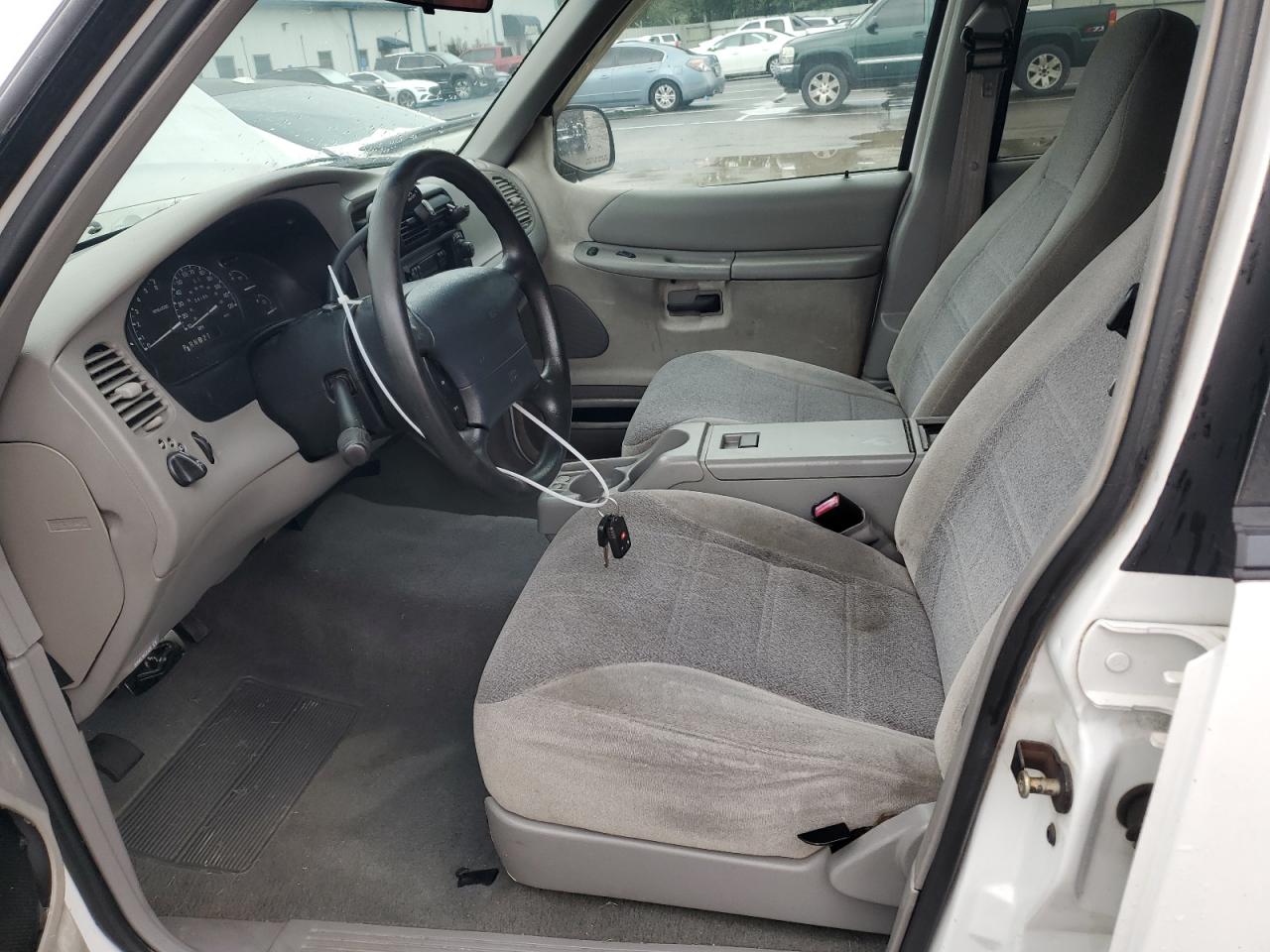 2000 Ford Explorer Xls VIN: 1FMZU62X2YZB47948 Lot: 64468574