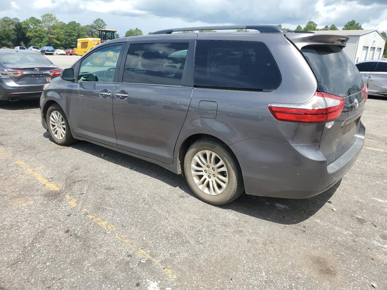 5TDYK3DC3GS690840 2016 TOYOTA SIENNA - Image 2