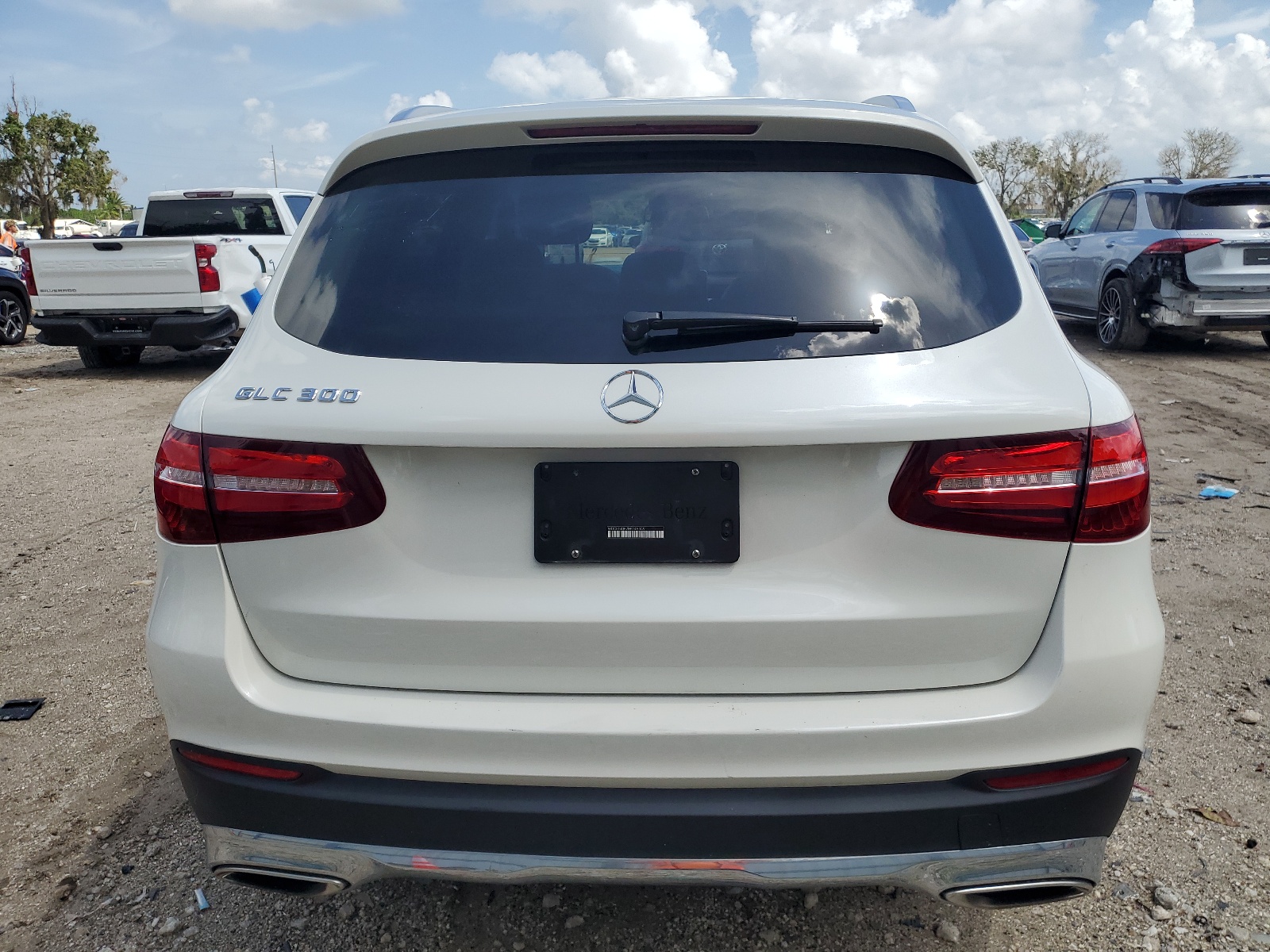 WDC0G4JB7HF245349 2017 Mercedes-Benz Glc 300