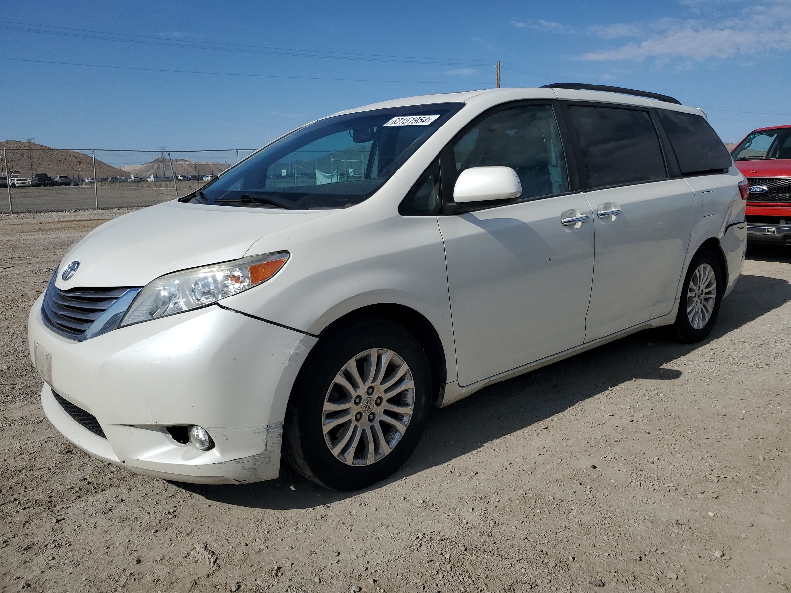 5TDYZ3DC7HS828991 2017 Toyota Sienna Xle