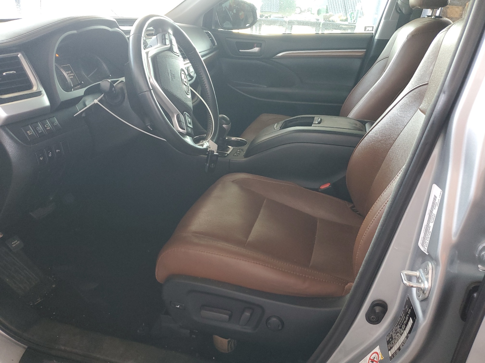 5TDDZRFH6JS489530 2018 Toyota Highlander Limited