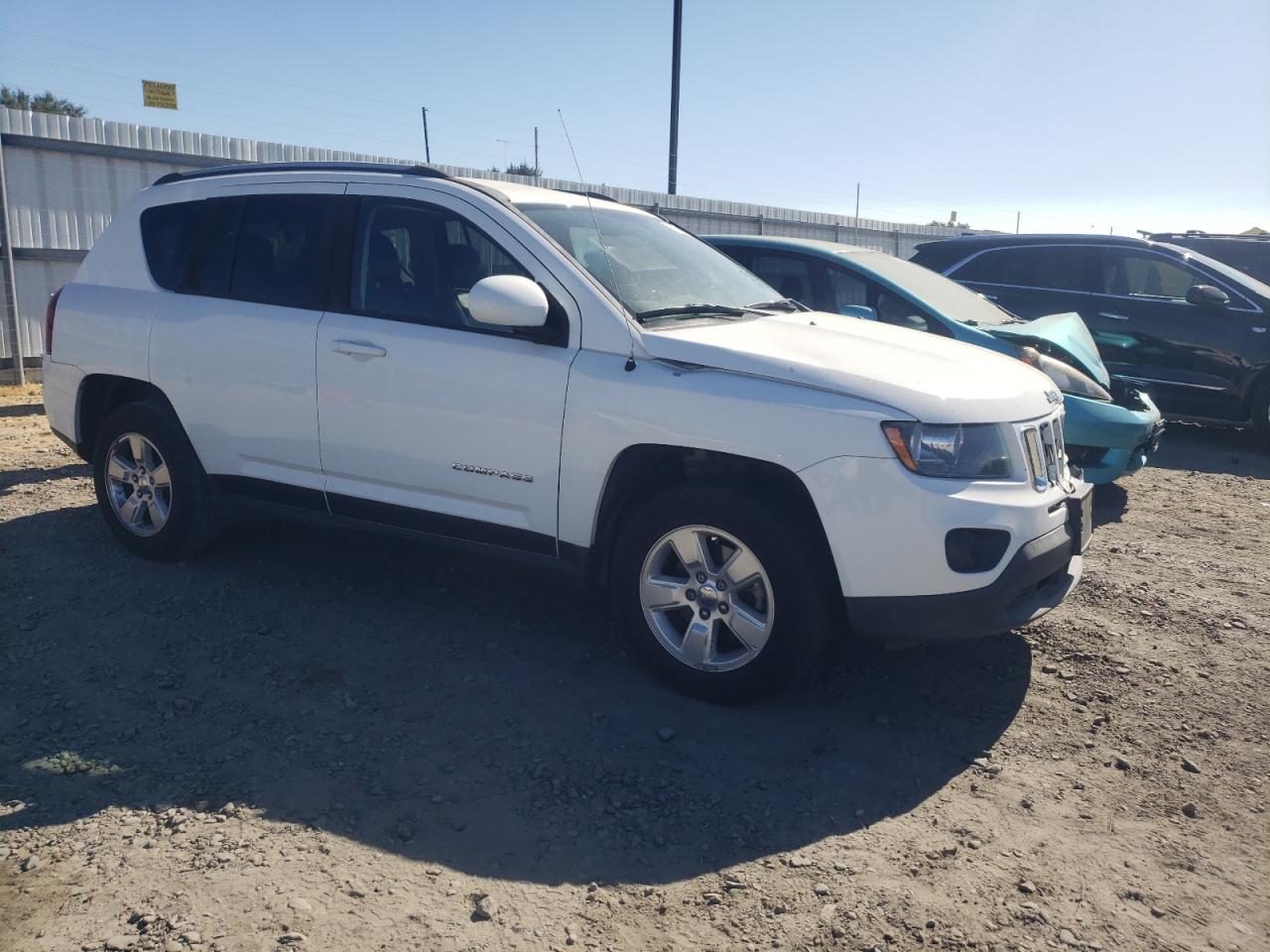 2016 Jeep Compass Latitude VIN: 1C4NJCEB3GD542923 Lot: 63147754