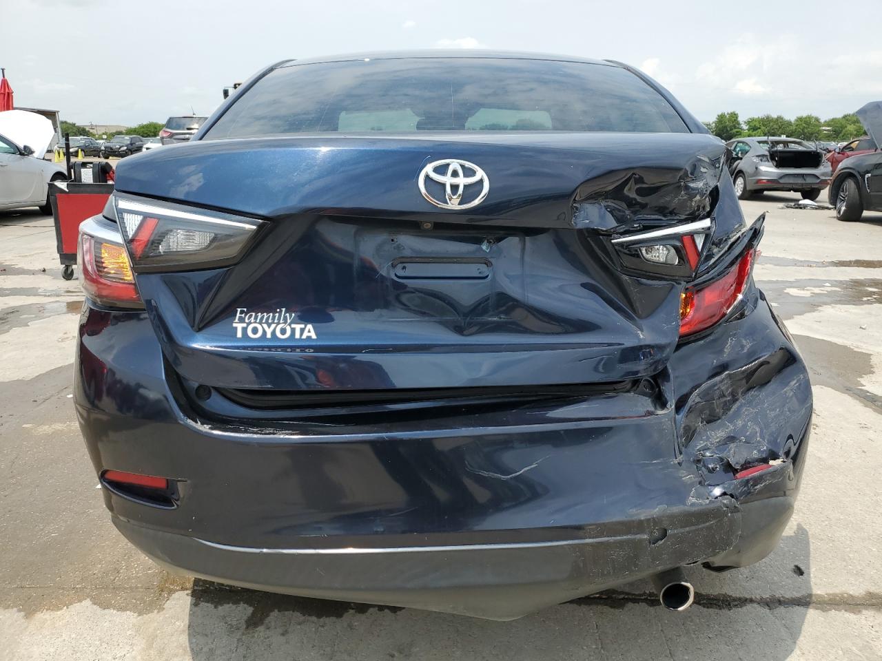 3MYDLBYV3HY158999 2017 Toyota Yaris Ia