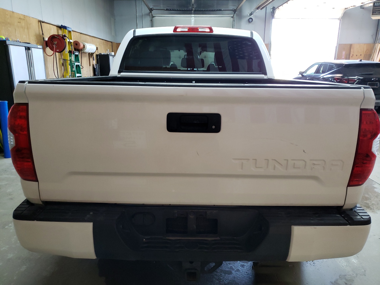 5TFDY5F12JX744974 2018 Toyota Tundra Crewmax Sr5