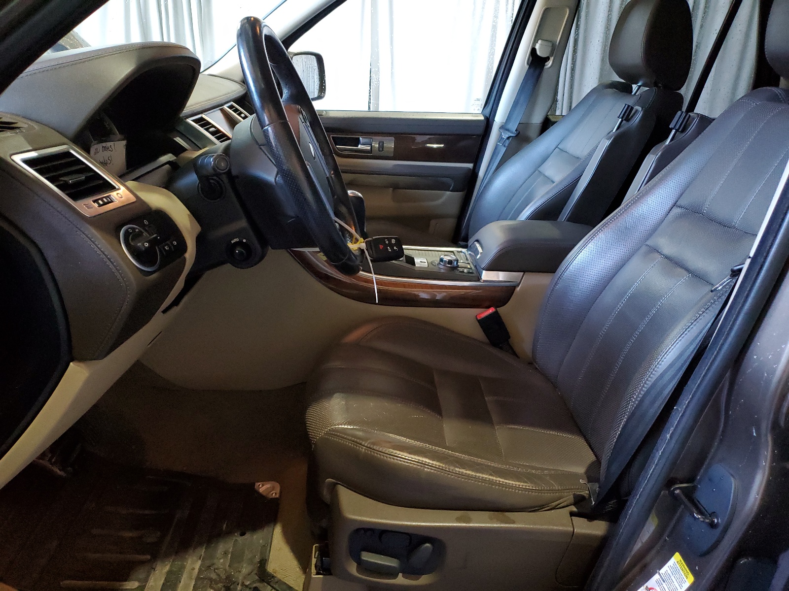 SALSK2D4XBA700027 2011 Land Rover Range Rover Sport Lux