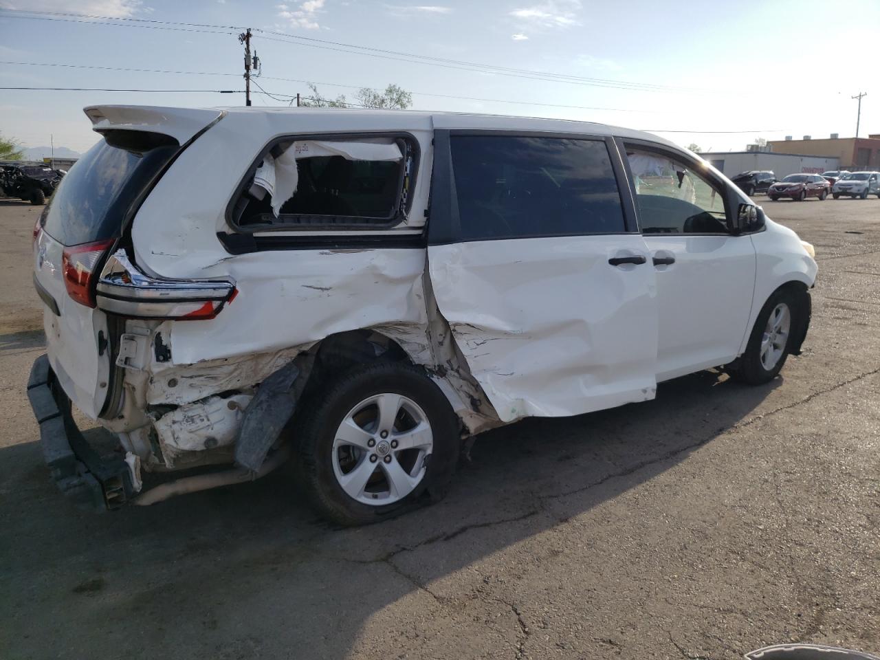 2017 Toyota Sienna - Image 3
