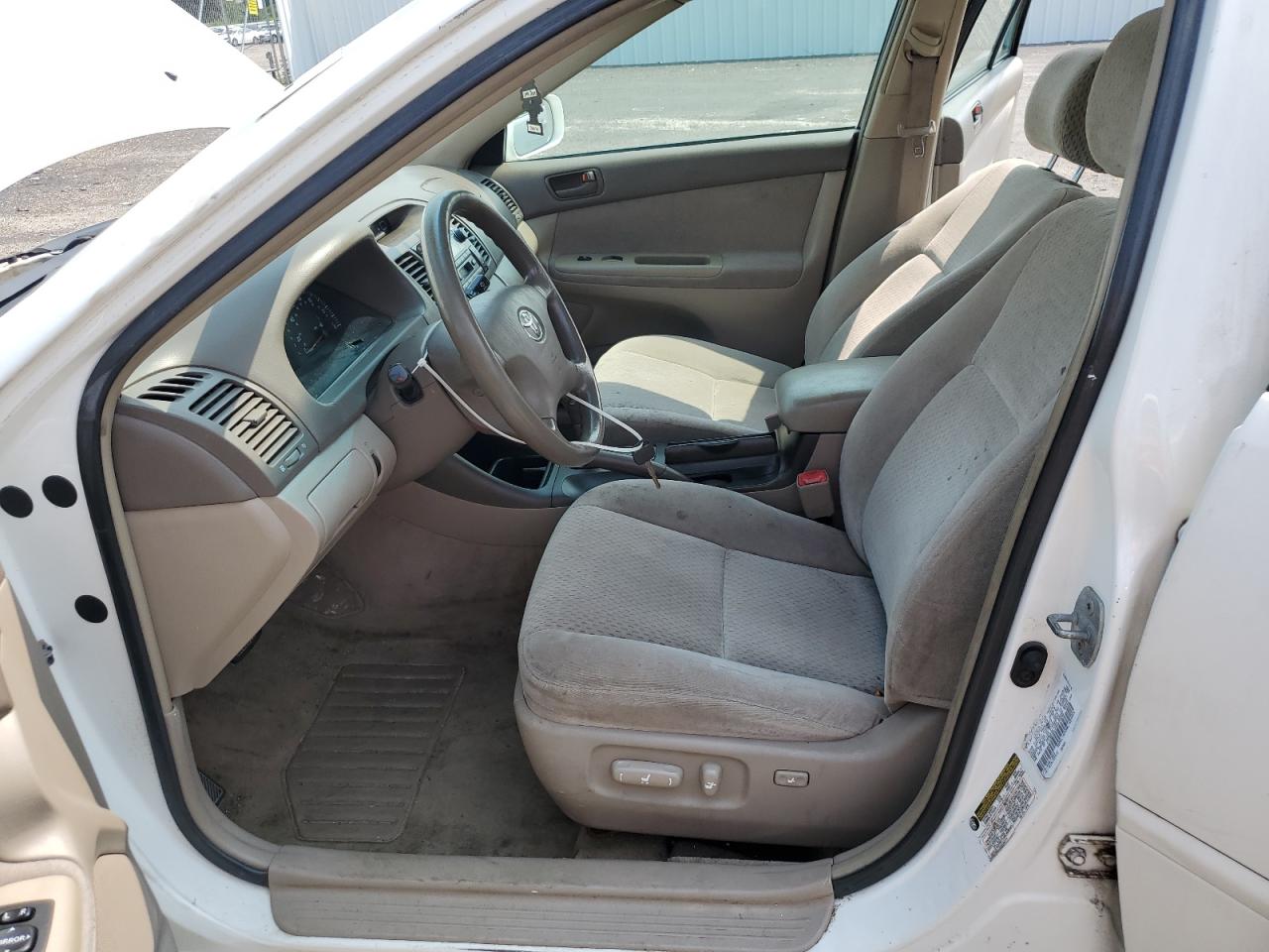 2004 Toyota Camry Le VIN: 4T1BE32K24U275096 Lot: 64058144