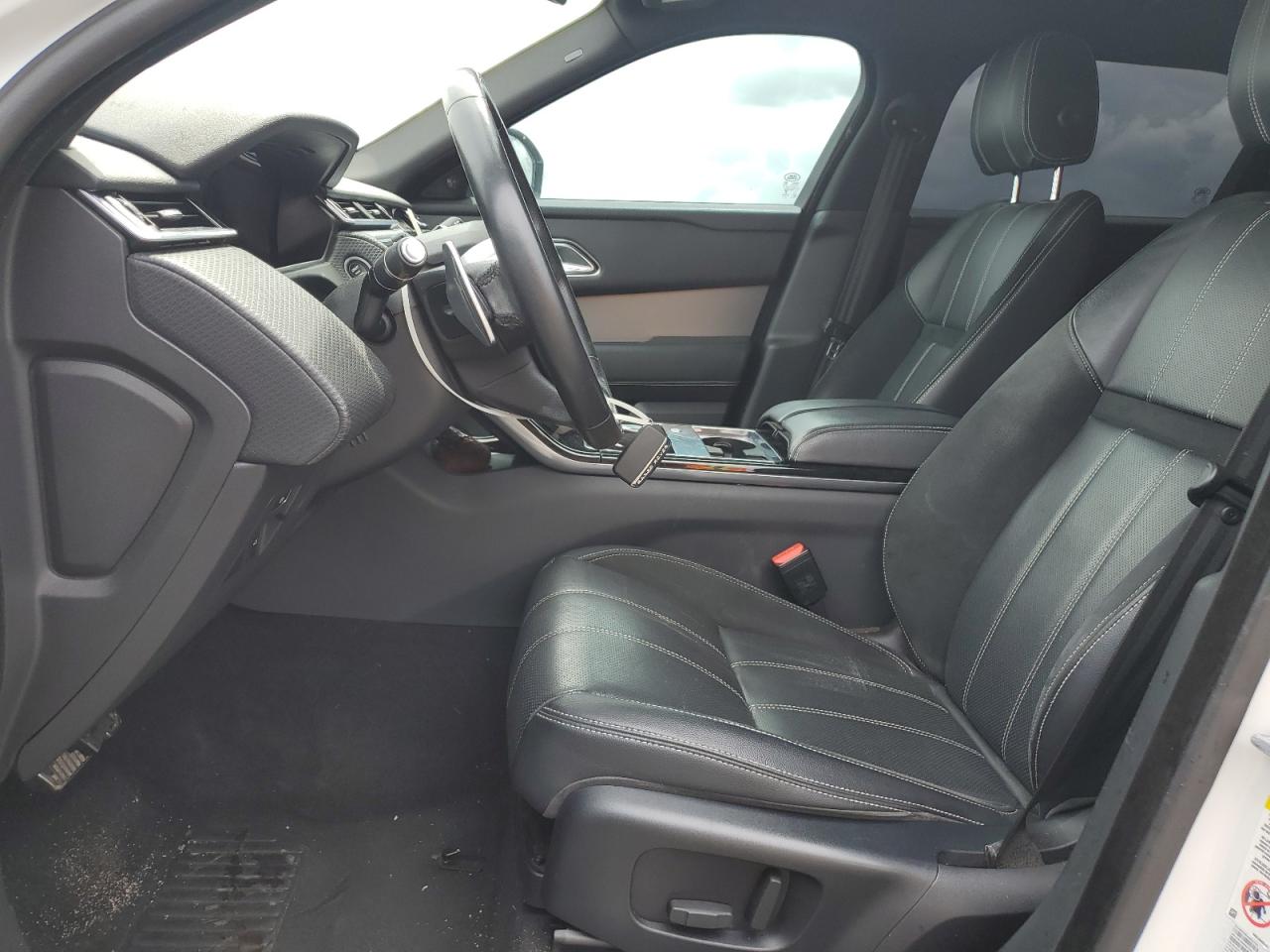 2018 Land Rover Range Rover Velar R-Dynamic Se VIN: SALYL2RVXJA747131 Lot: 64388974