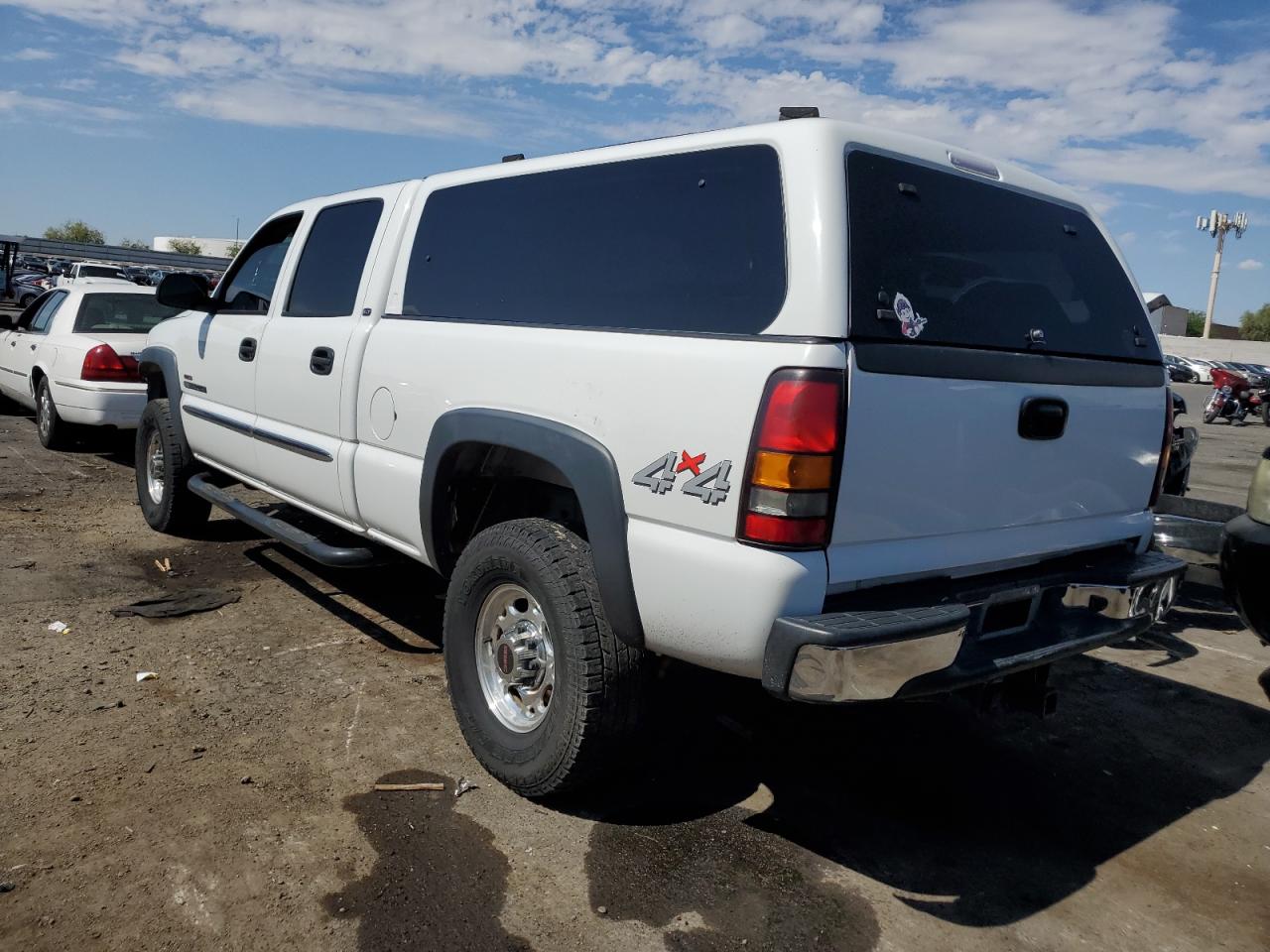 2004 GMC Sierra - Image 2