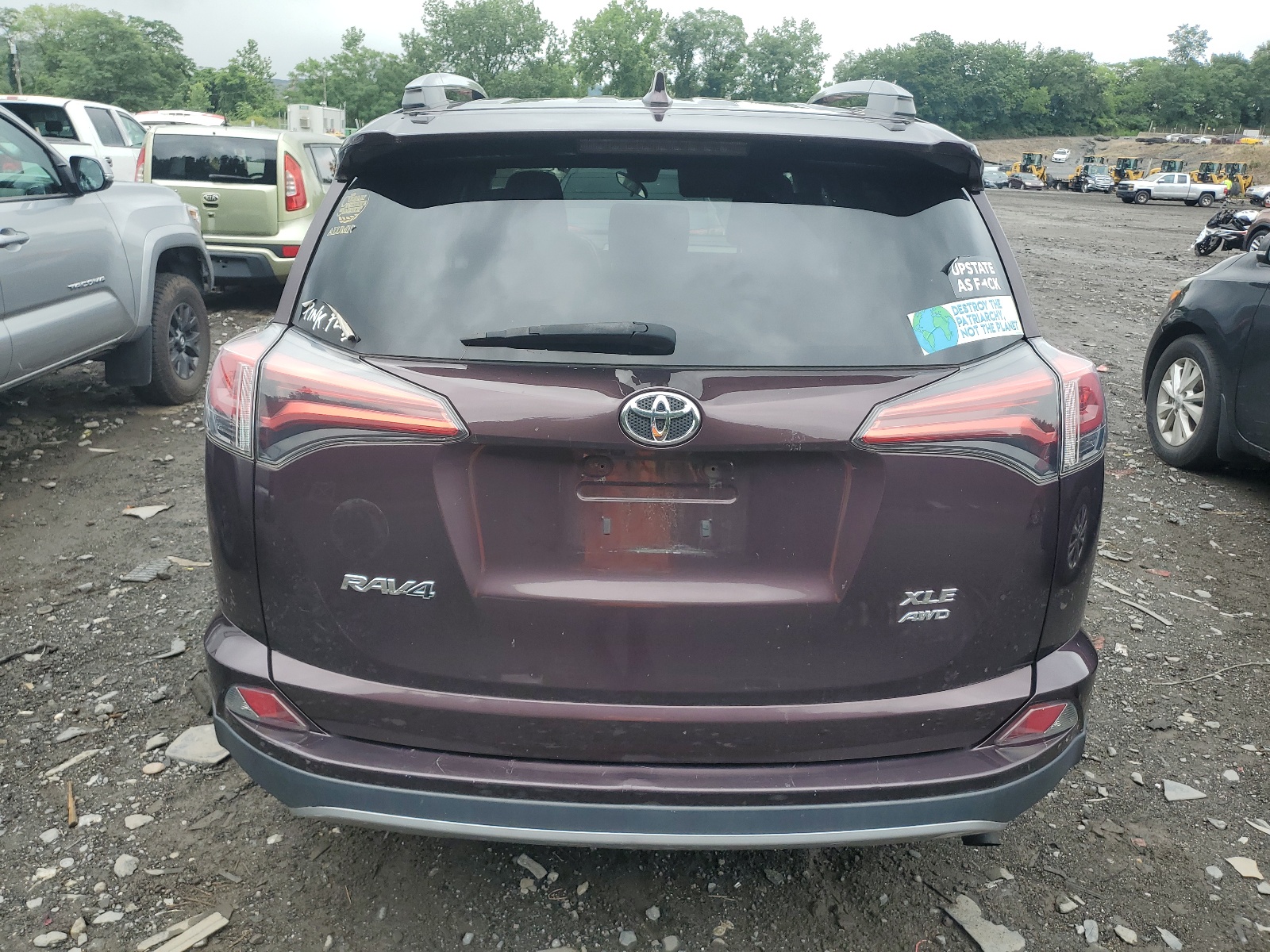 2T3RFREV0HW674655 2017 Toyota Rav4 Xle