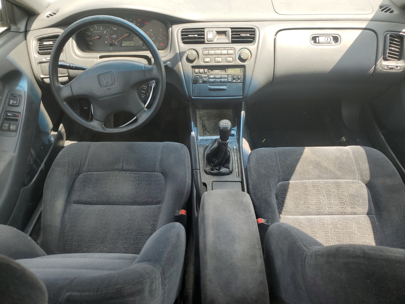 1HGCG3168YA009680 2000 Honda Accord Lx