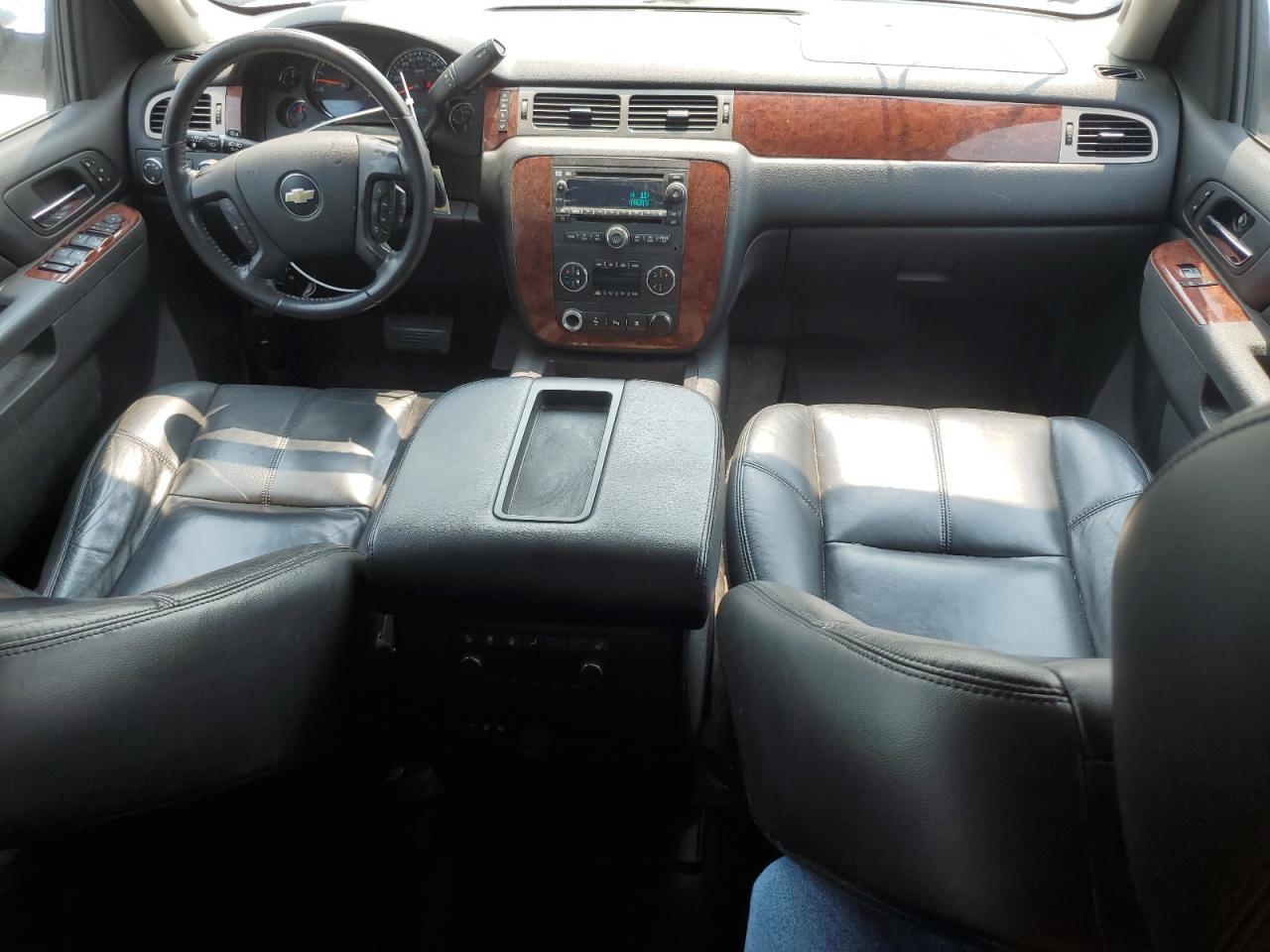 1GNUKJE35AR176132 2010 Chevrolet Suburban K1500 Lt