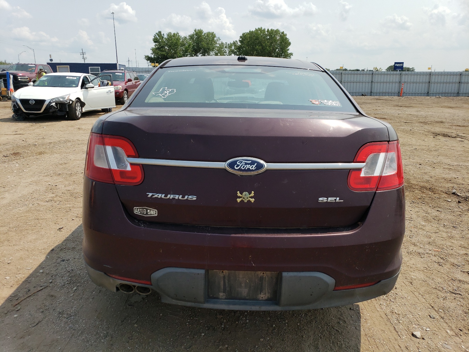 1FAHP2EWXBG131945 2011 Ford Taurus Sel