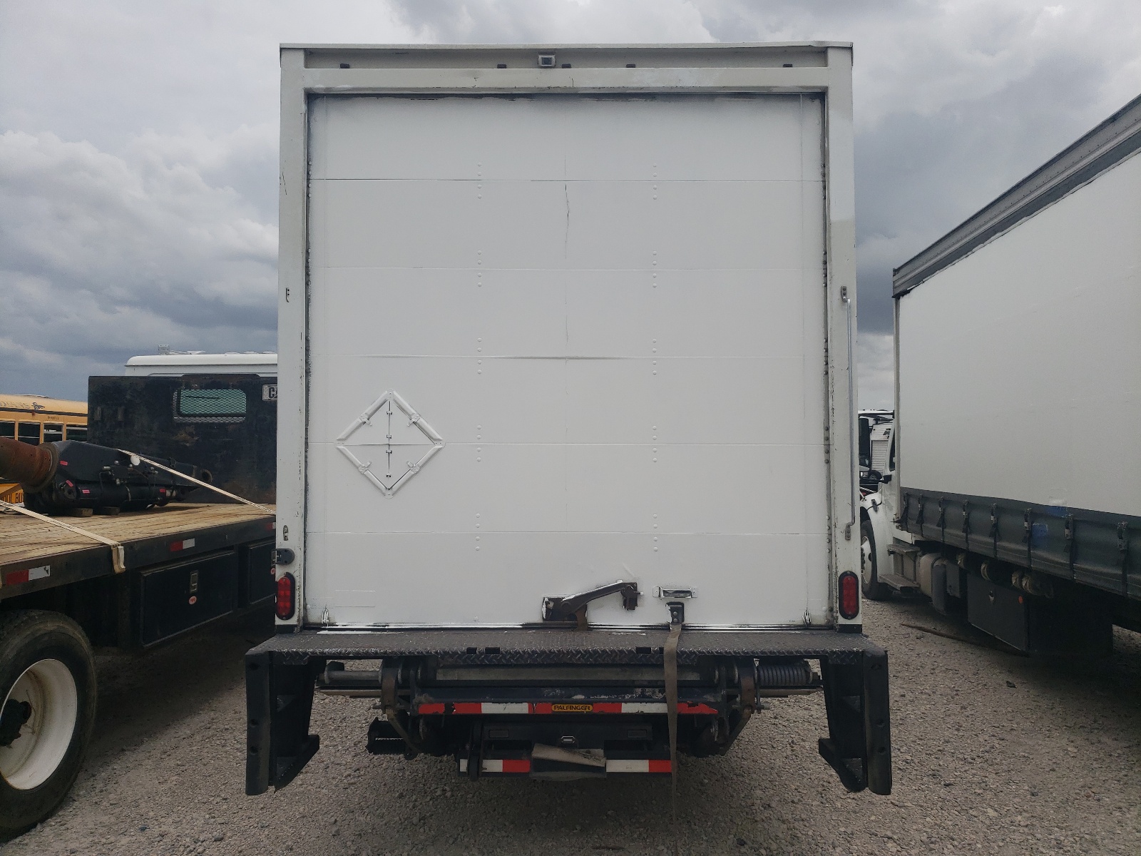 JALE5W169H7302076 2017 Isuzu Nrr