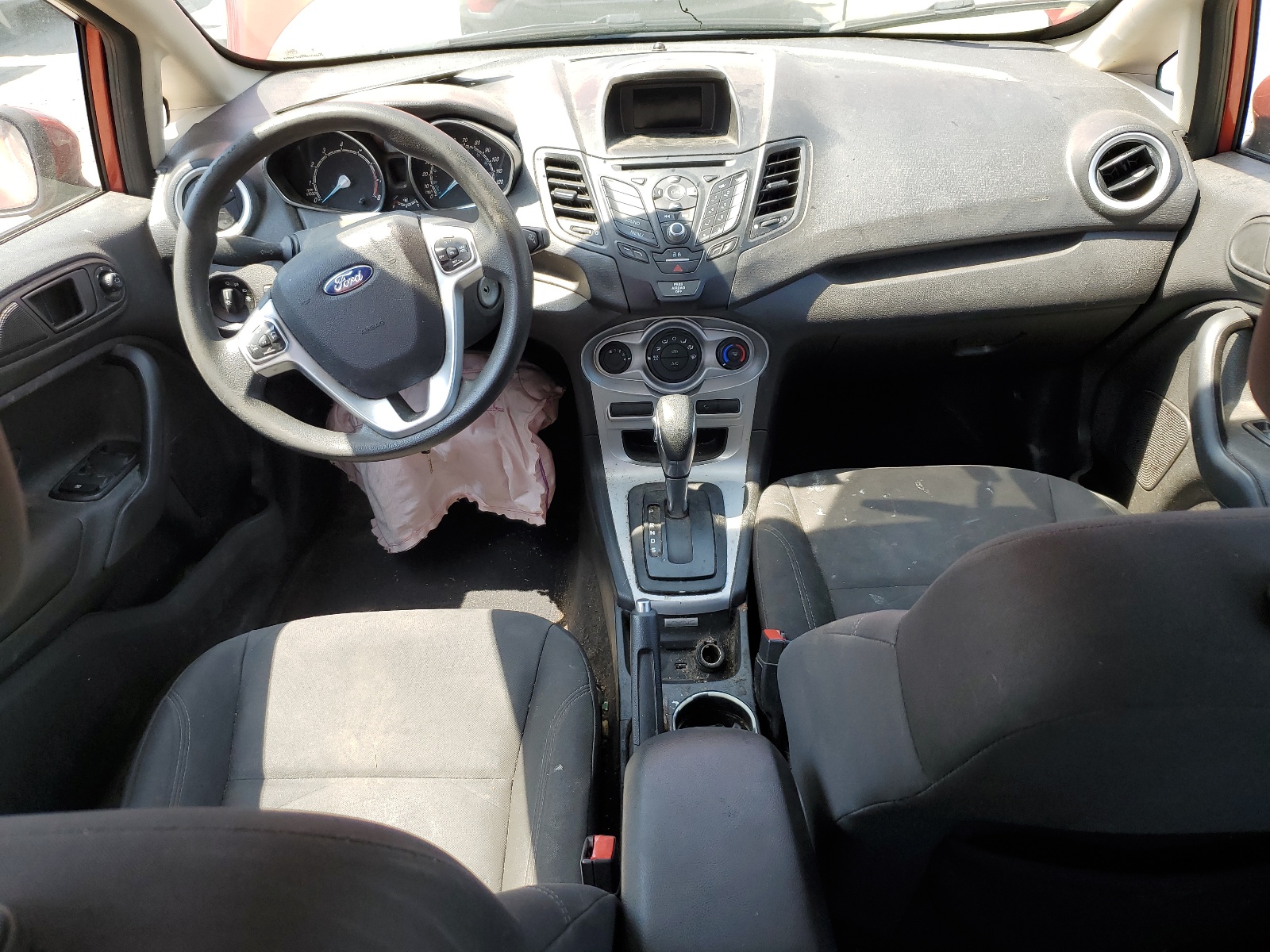 3FADP4BJ0JM105779 2018 Ford Fiesta Se