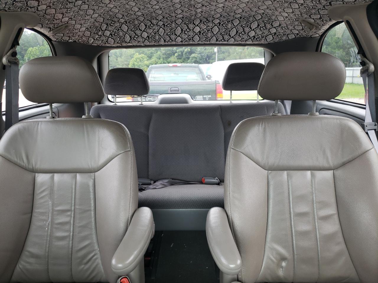 2005 Chrysler Town & Country VIN: 1C4GP45R95B417721 Lot: 63683264