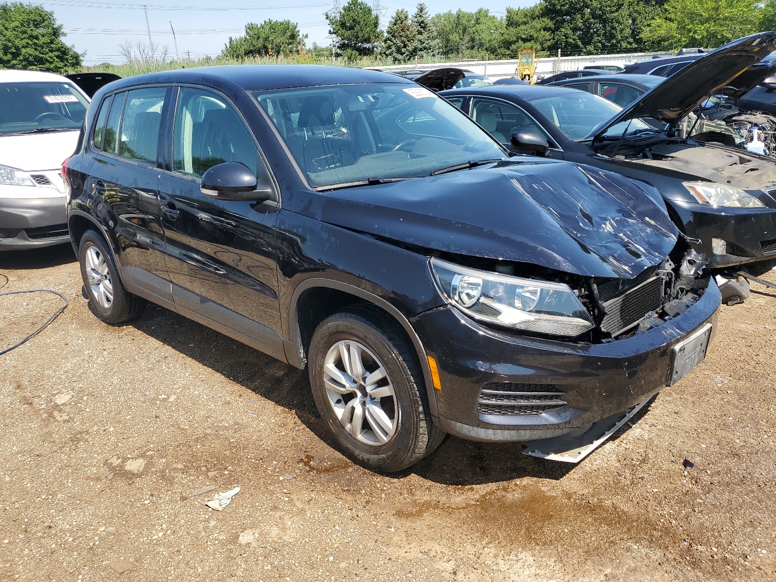 2013 Volkswagen Tiguan S vin: WVGAV7AXXDW541212